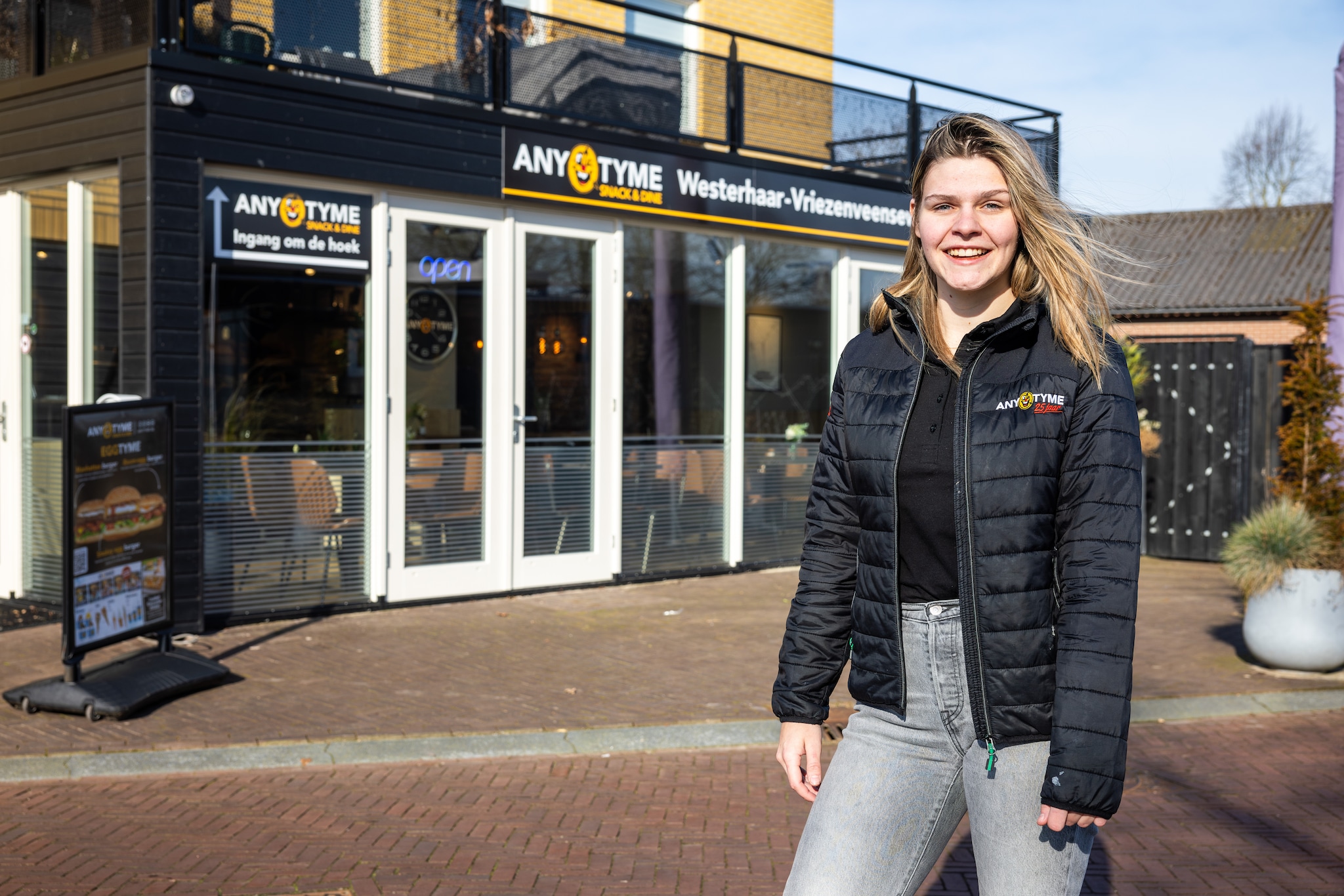 Roxanna voor haar onderneming. Foto: Enzio Ardesch