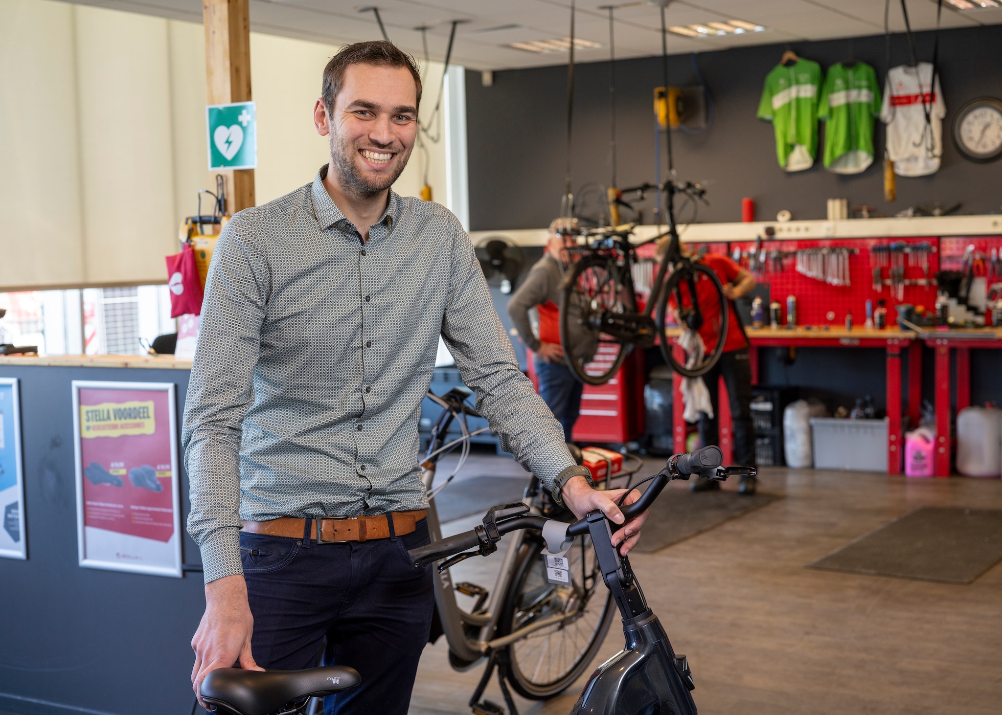 Manager Jules Klessens hoopt dat andere fietsenmakers ook Stella-fietsen gaan repareren. Manager Jules Klessens hoopt dat andere fietsenmakers ook Stella-fietsen gaan repareren. Foto: Henri van der Beek