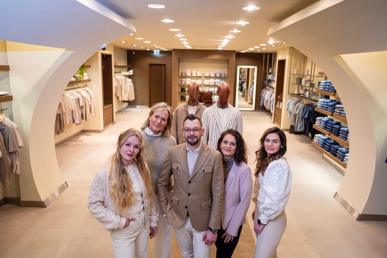 DEVENTER
Branded content interview voor Stentor Groot Deventer
Bedrijf Only For Men OFM
Op de foto Renee van Milt, Emy Meurer, Niels Wijnbergen, Maike ter Horst en Ceciel Lutke Veldhuis
In opdracht van De Ondernemer Op de foto Renee van Milt, Emy Meurer, Niels Wijnbergen, Maike ter Horst en Ceciel Lutke Veldhuis. Beeld:Lenneke Lingmont