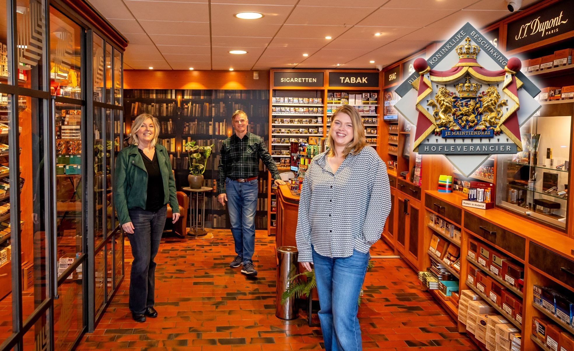 Marjolein van Renssen (linkes) is de vierde generatie aan het hoofd van Van Renssen Tabaksspecialist. Rechts de vijfde generatie: dochter Laura van Drimmelen. In het midden Marjolein haar man Cas. Foto: Bart Hoogveld Marjolein van Renssen (linkes) is de vierde generatie aan het hoofd van Van Renssen Tabaksspecialist. Rechts de vijfde generatie: dochter Laura van Drimmelen. In het midden Marjolein haar man Cas. Foto: Bart Hoogveld