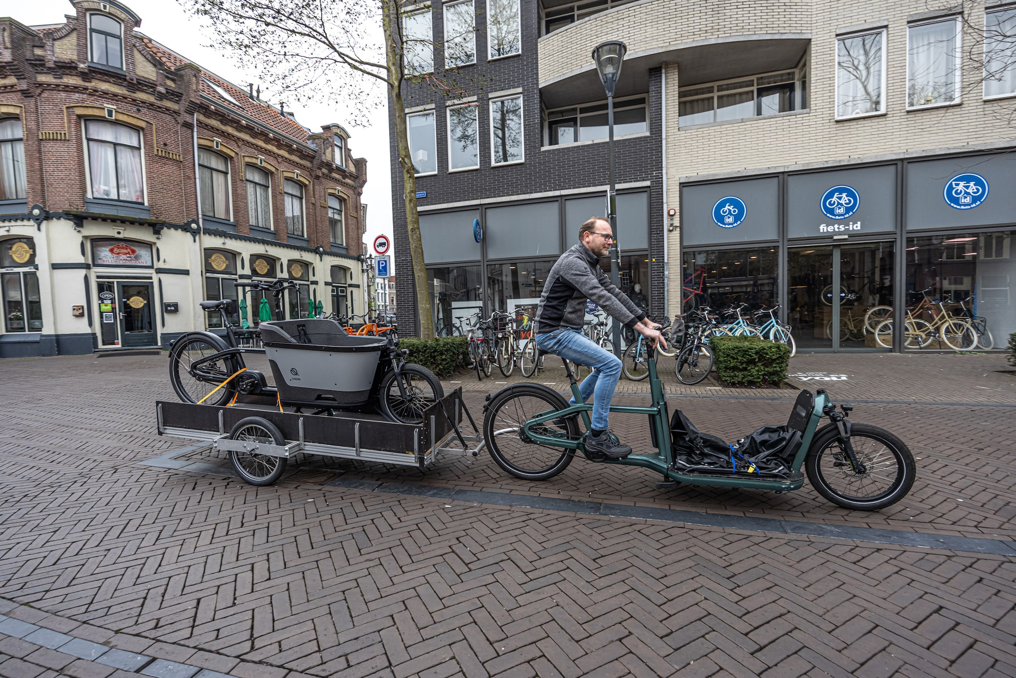 Marcel met zijn ‘gevaarte’ van 5 meter Foto Frans Paalman Zwolle
