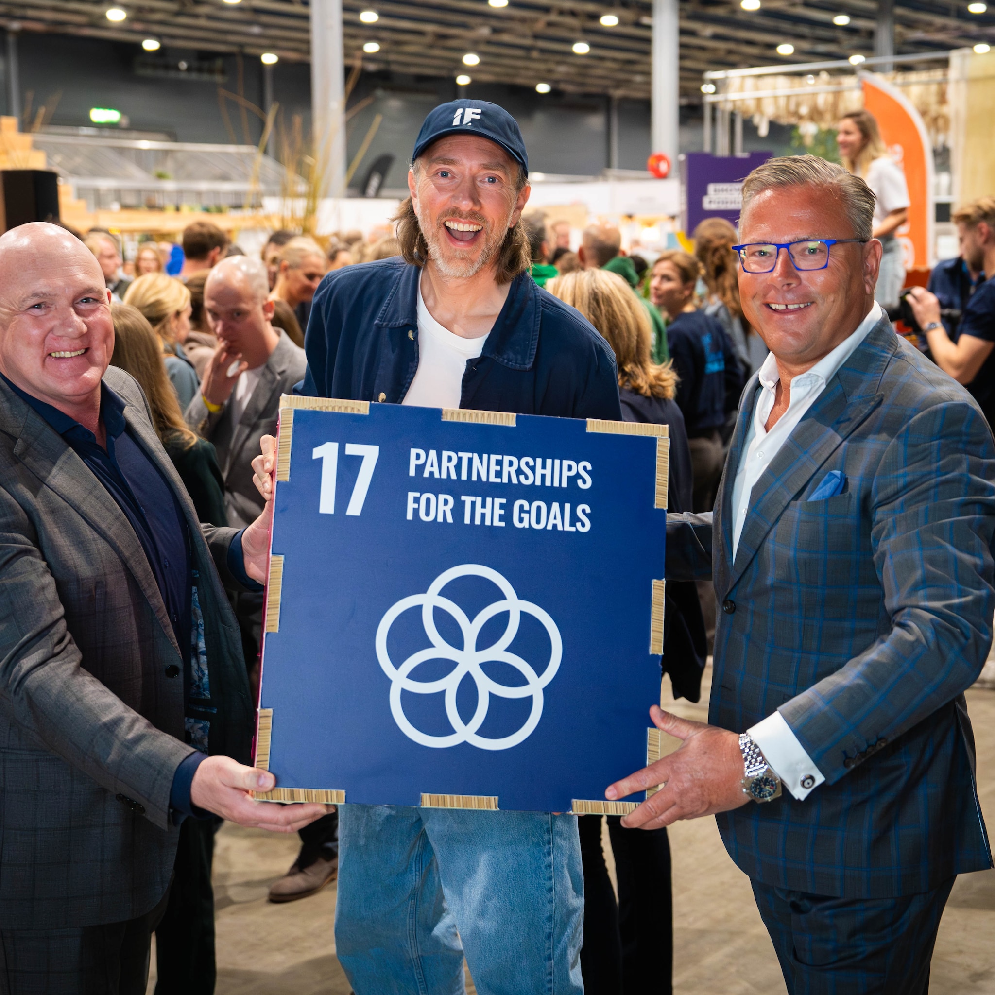 de impact fair is feestelijk geopend door andre kuipers