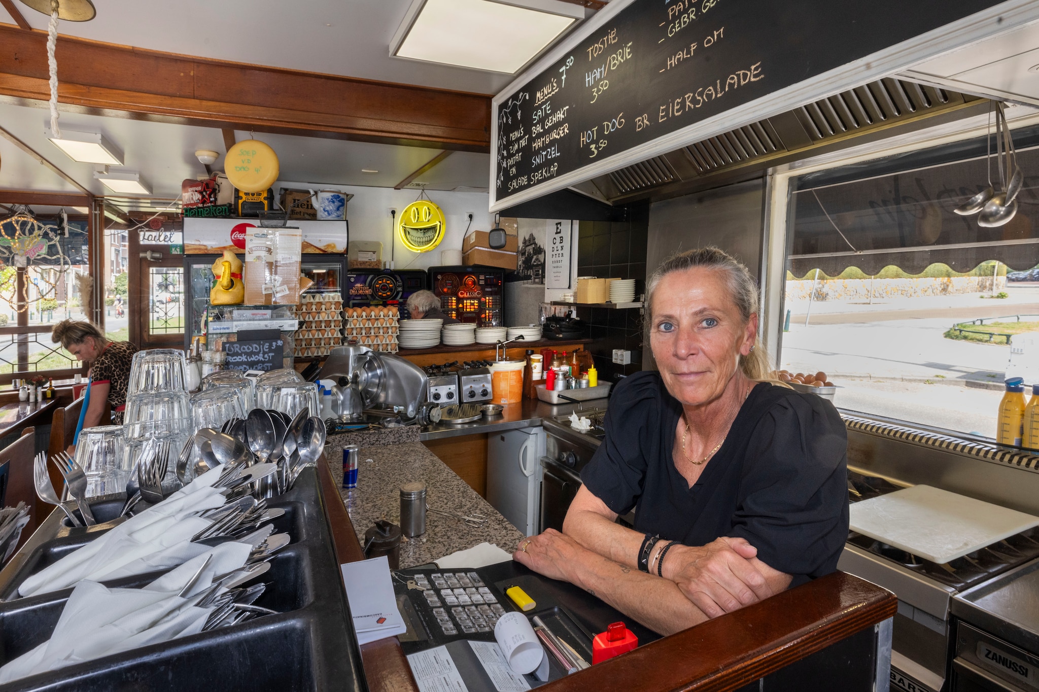 Nathalie van koffiehuis ’t Statenplein over de komende NAVO-top Frank Jansen