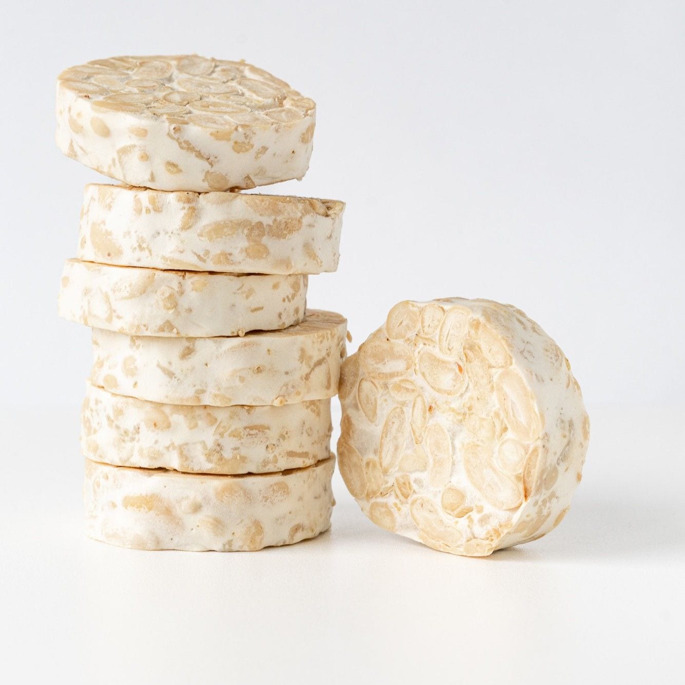 Tempeh van de krombekboon. Tempeh van de krombekboon. Foto: Boonzaak