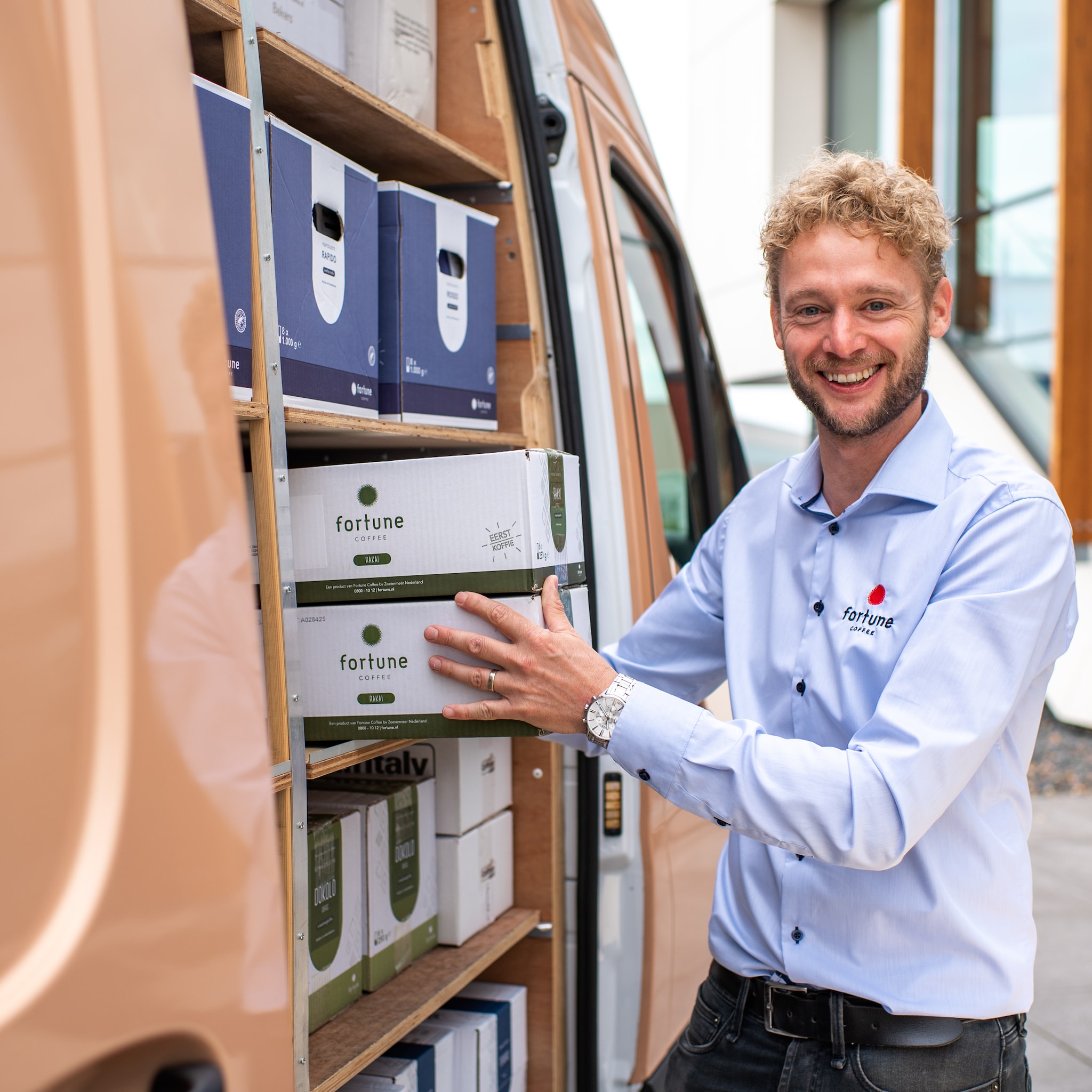 bas ruilde zijn supermarkt in voor koffie en meer vrijheid
