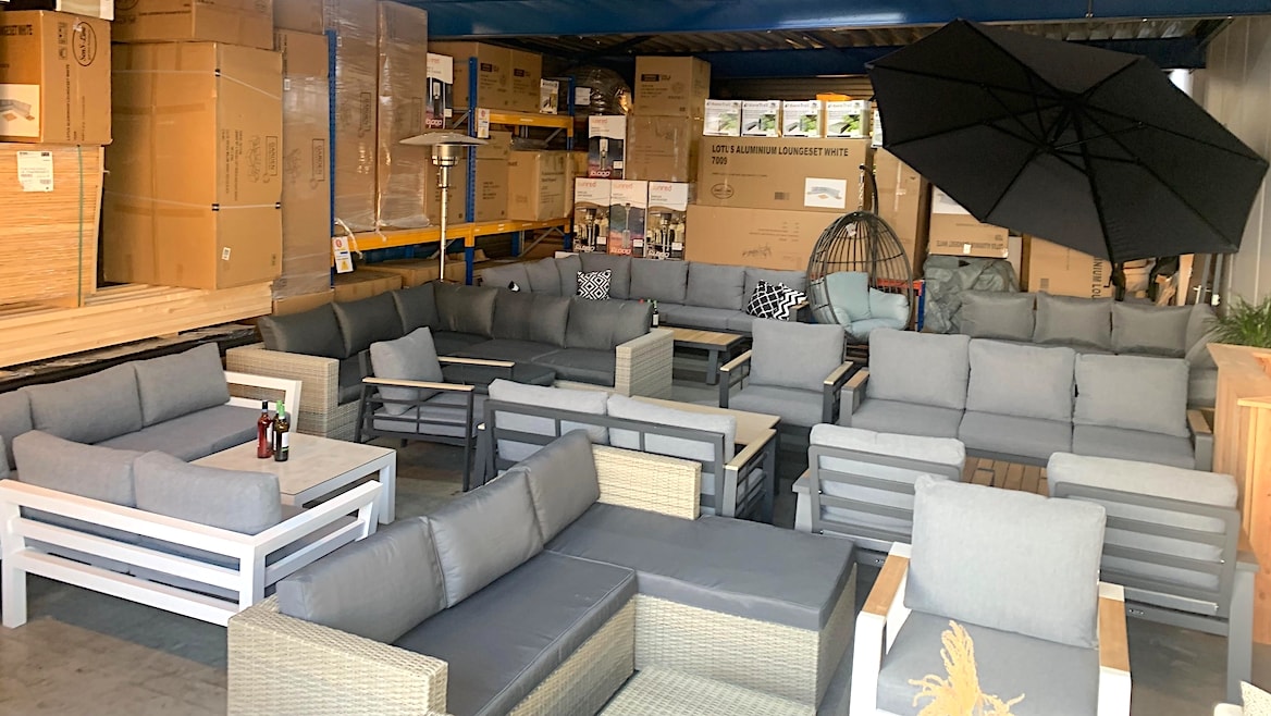 De oude showroom van Loungesetland. De oude showroom van Loungesetland in de loods. Eigen beeld
