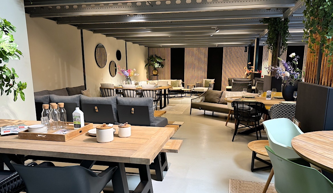 De nieuwe showroom van Loungesetland. De nieuwe showroom van Loungesetland. Eigen beeld