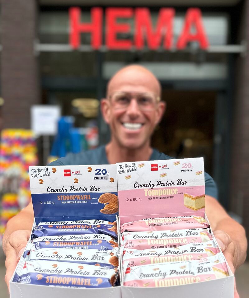 René van der Zel René van der Zel showt de samenwerking met HEMA. Foto: LinkedIn