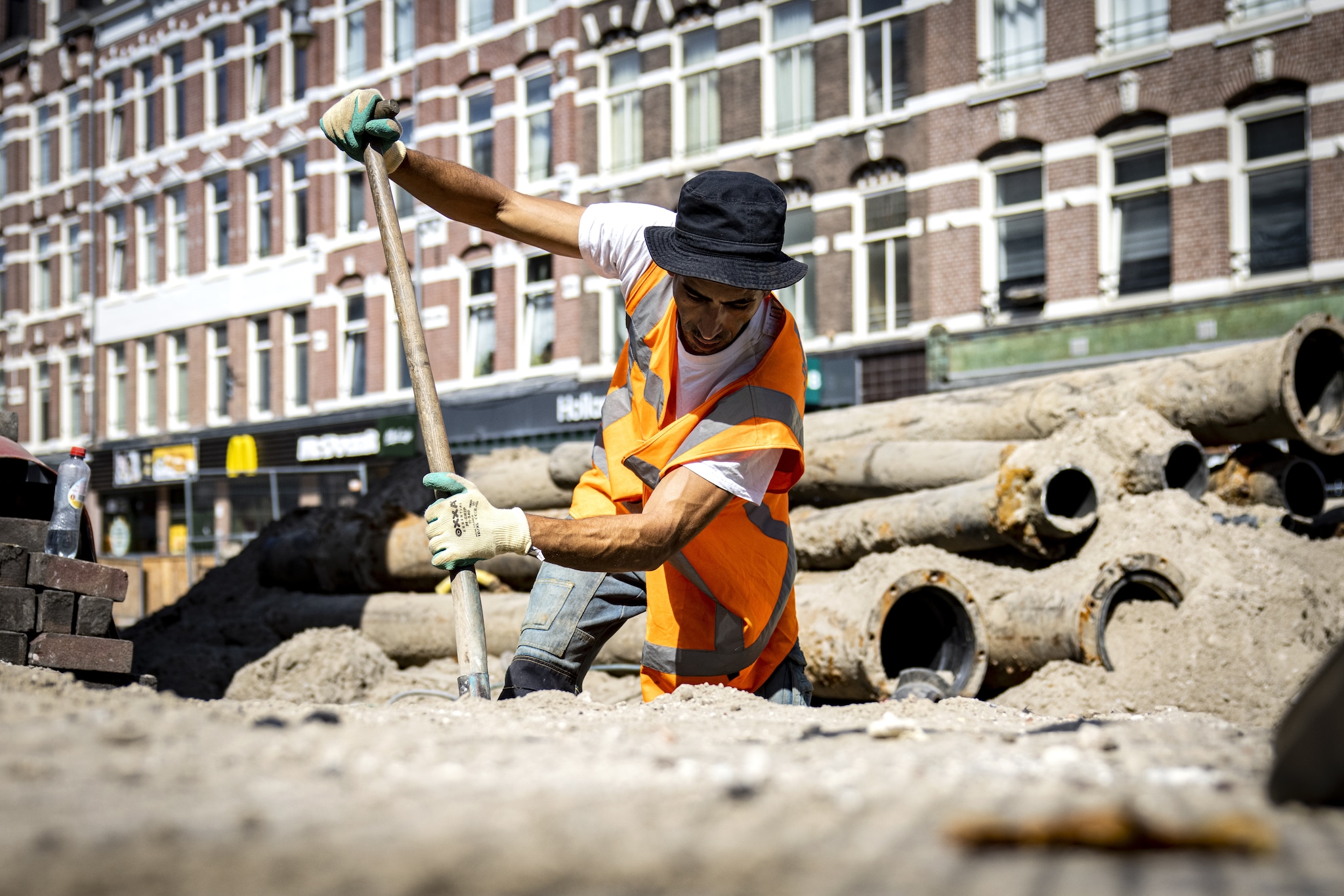Ook het aantal zelfstandige bouwvakkers is sinds januari fors gedaald. Ook het aantal zelfstandige bouwvakkers is sinds januari fors gedaald. Foto: ANP
