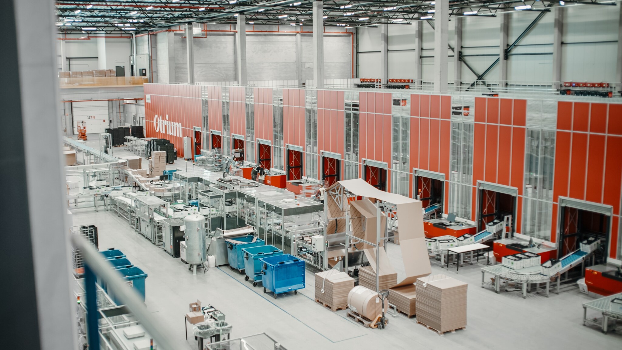 Het nieuwe magazijn van Otrium met automatische inpakafdeling. Foto’s: Otrium Het nieuwe magazijn van Otrium met automatische inpakafdeling. Foto’s: Otrium