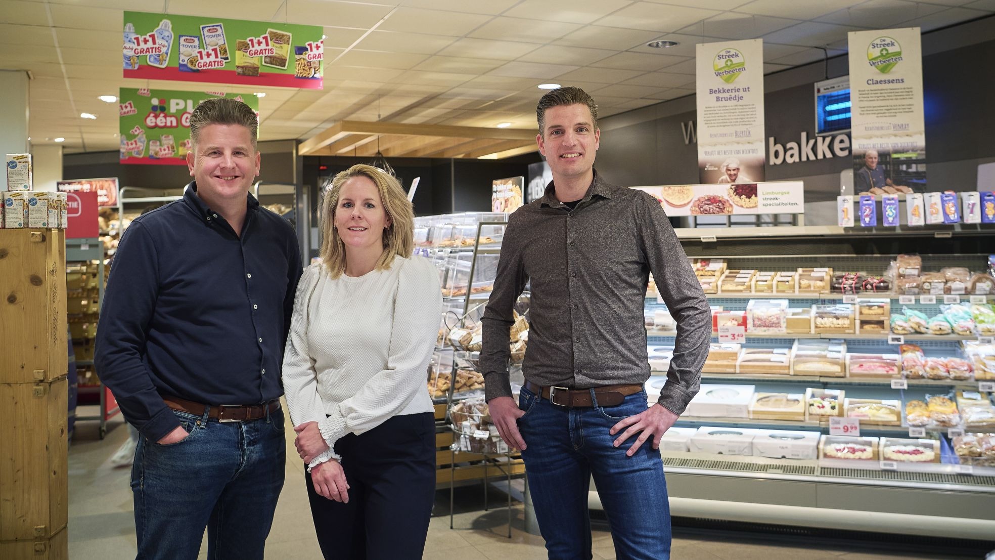 Jan en Jolien Verbeeten en Koen Verstegen in hun supermarkt. Jan en Jolien Verbeeten en Koen Verstegen in hun supermarkt. Foto: Wouter van Assendelft/Van Assendelft Fotografie