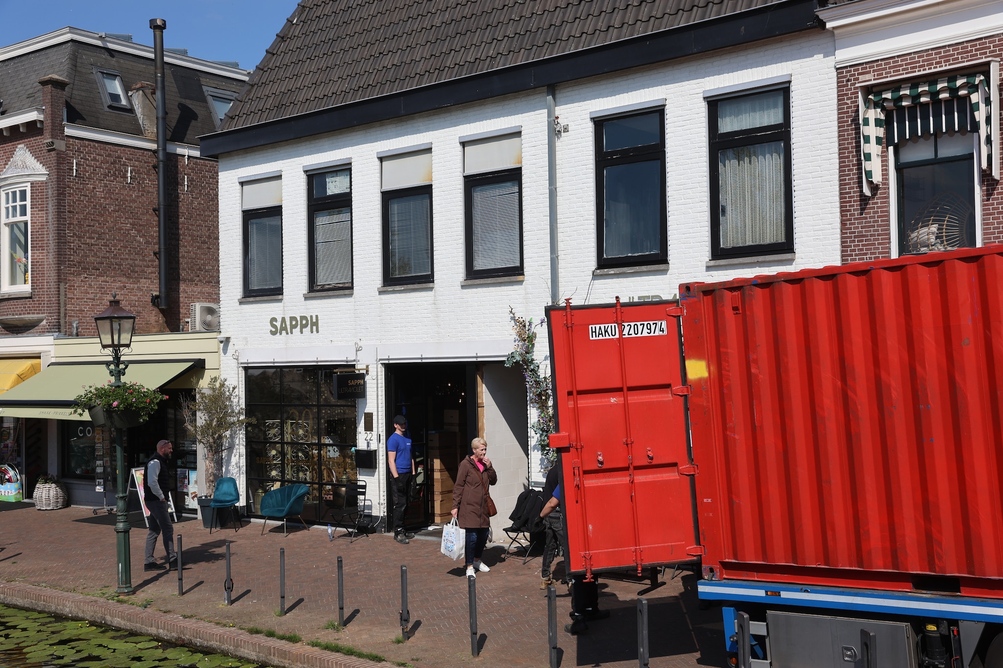 Begin mei ontruimde een gerechtsdeurwaarder het winkelpand in Maassluis waar Sapph-lingerie werd verkocht. Begin mei ontruimde een gerechtsdeurwaarder het winkelpand in Maassluis waar Sapph-lingerie werd verkocht. Foto: Dennis Wisse