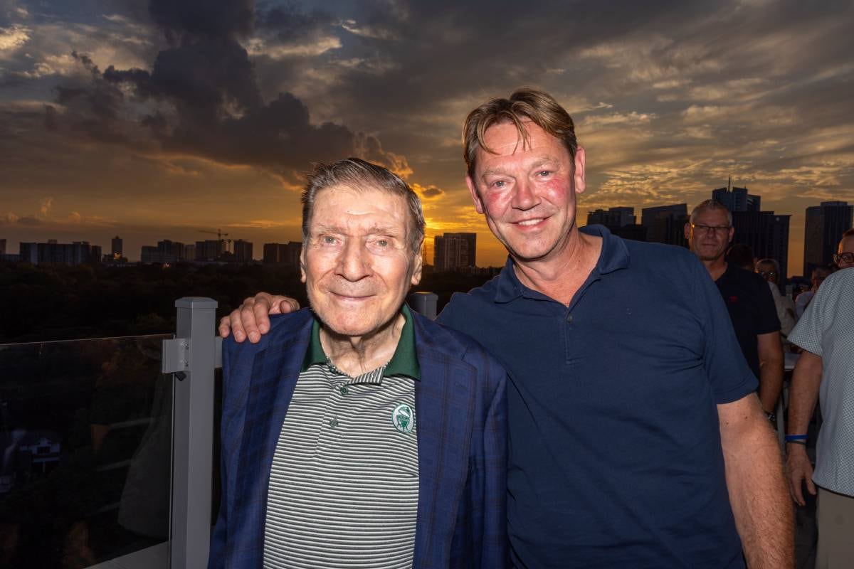 Wessel Buddingh’ en Ed Fisher, eigenaar van Big Green Egg. Foto: Big Green Egg Wessel Buddingh’ en Ed Fisher, eigenaar van Big Green Egg. Foto: Big Green Egg