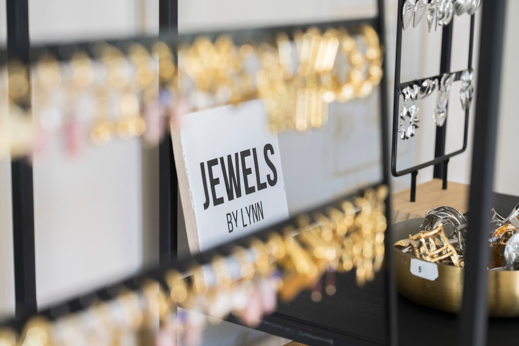 Uitgestalde sieraden van ‘JewelsbyLynn’ Uitgestalde sieraden van ‘JewelsbyLynn’. Foto: Ingrid Sweers