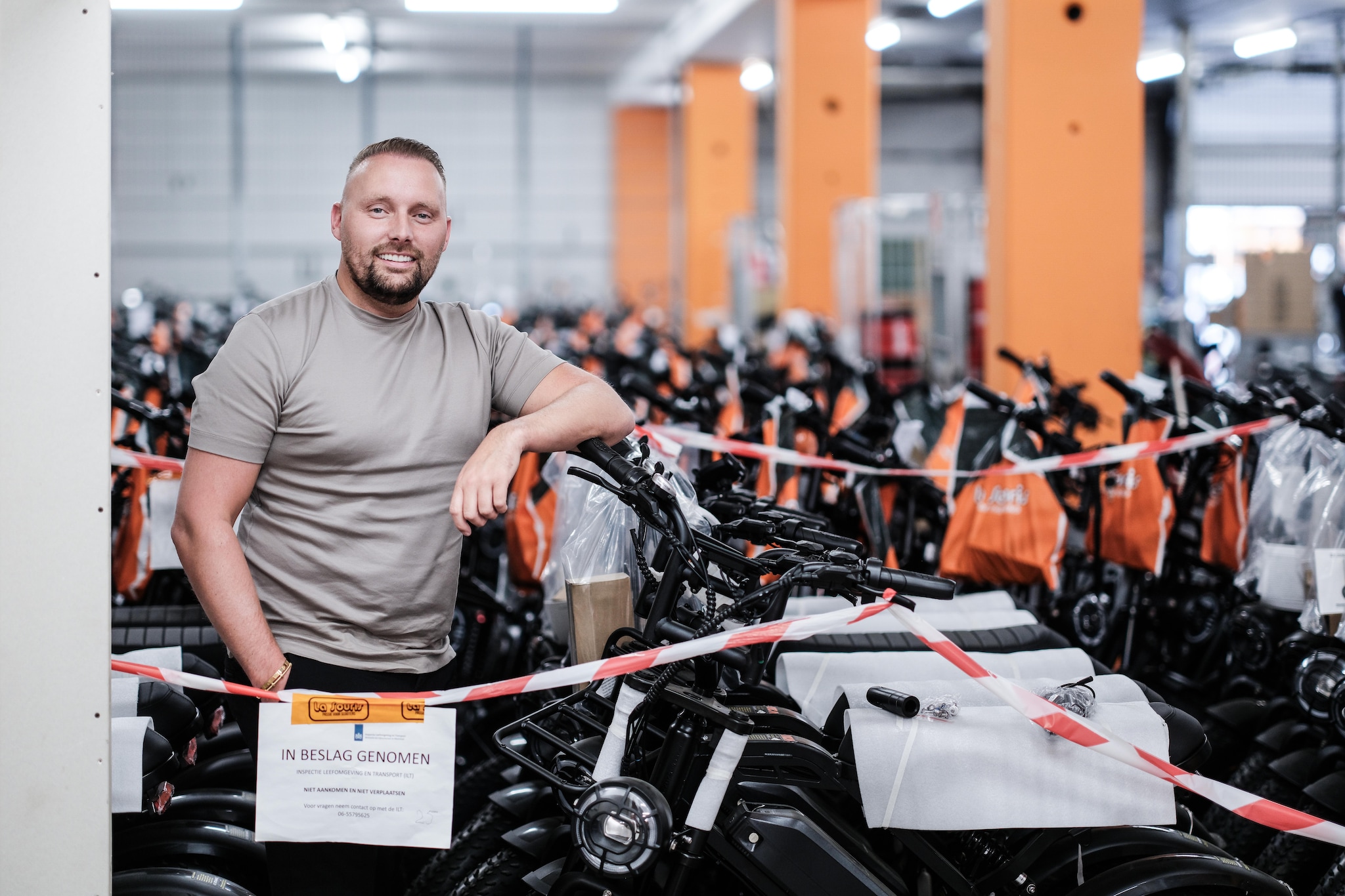 Armando Muis is de grootste fatbikeverkoper van Nederland.   Armando Muis is de grootste fatbikeverkoper van Nederland. Foto: Jan Ruland van den Brink/AD.
