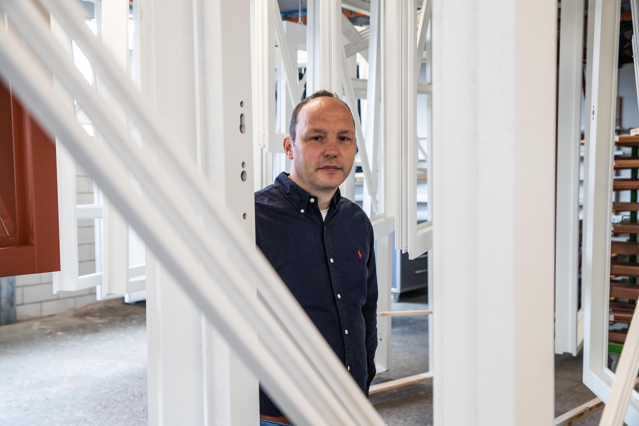 In de fabriek in Klarenbeek worden met name kozijnen gemaakt. In de fabriek in Klarenbeek worden met name kozijnen gemaakt. Foto: Ronald Hissink/De Stentor.