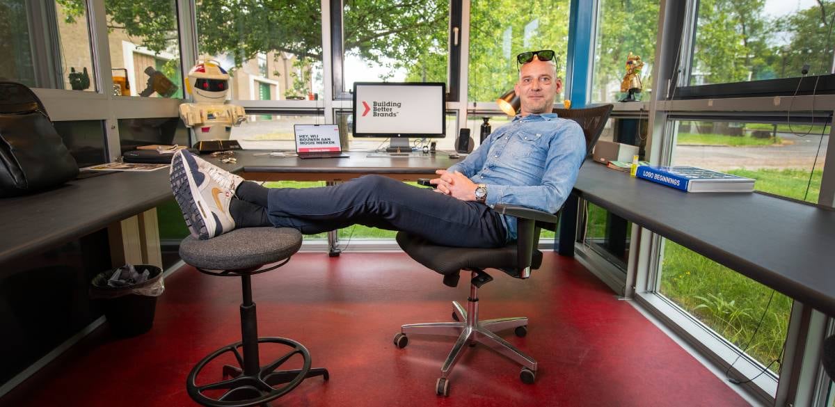 Clemens Beneder is ondernemer en is een tijd verslaafd geweest. Hij heeft zijn eigen reclamebureau in Apeldoorn. Foto: Maarten Sprangh Maarten Sprangh