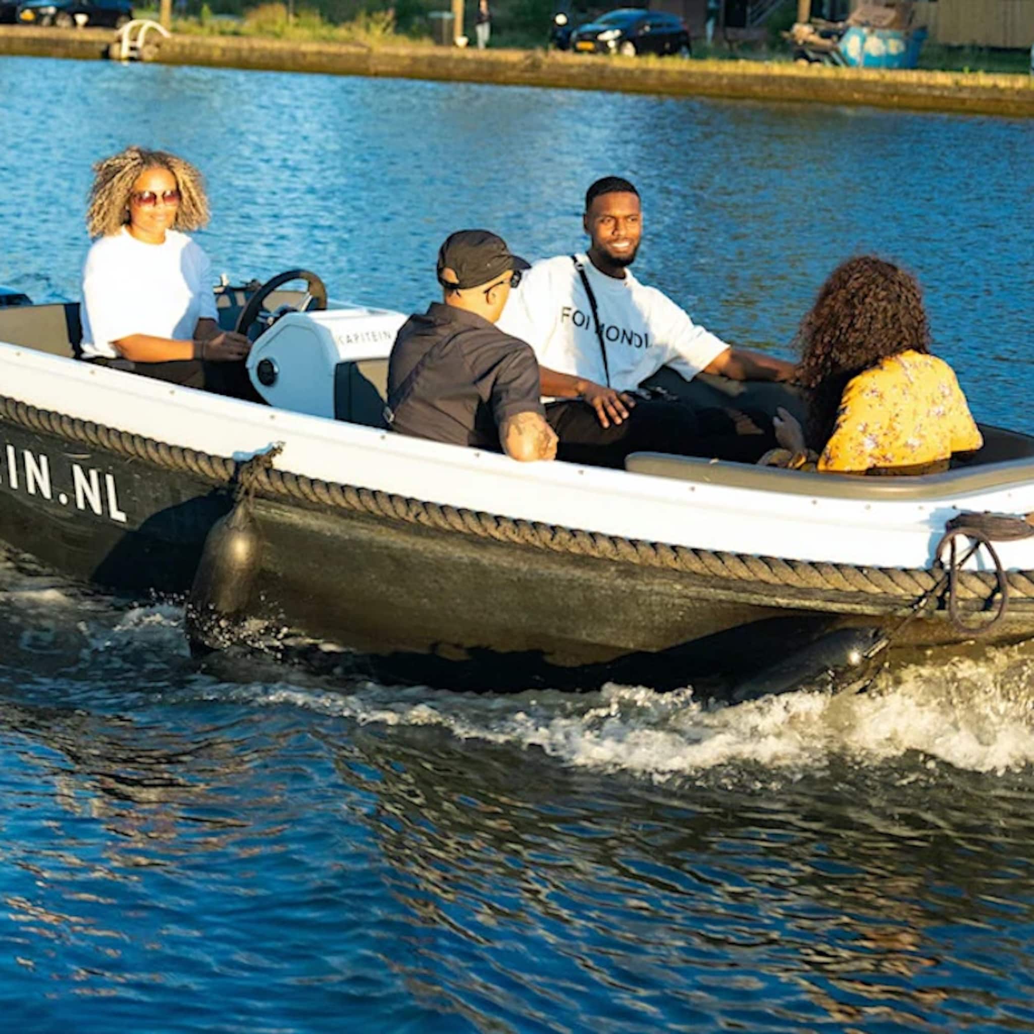 ikapitein waterrecreatie rotterdam duurzaamheid waterbus crowdfunding wesley dos santos