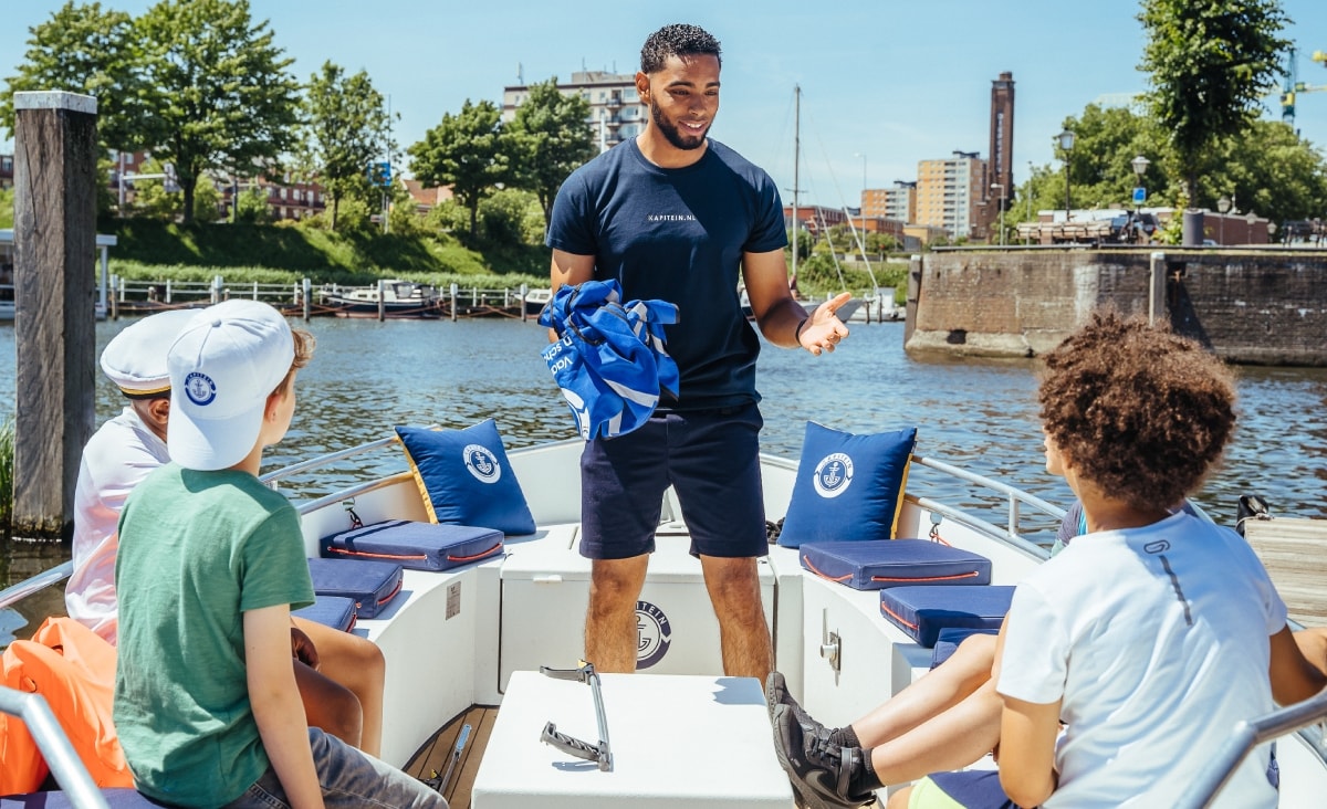 Wesley dos Santos op zijn boot. Wesley dos Santos op zijn boot. Foto: iKapitein