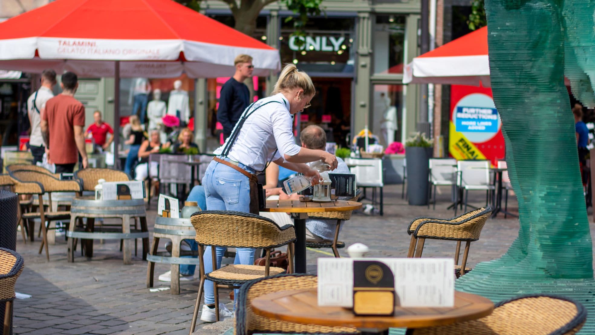 Een terrasje in Zwolle. Een terrasje in Zwolle. Foto: Shutterstock