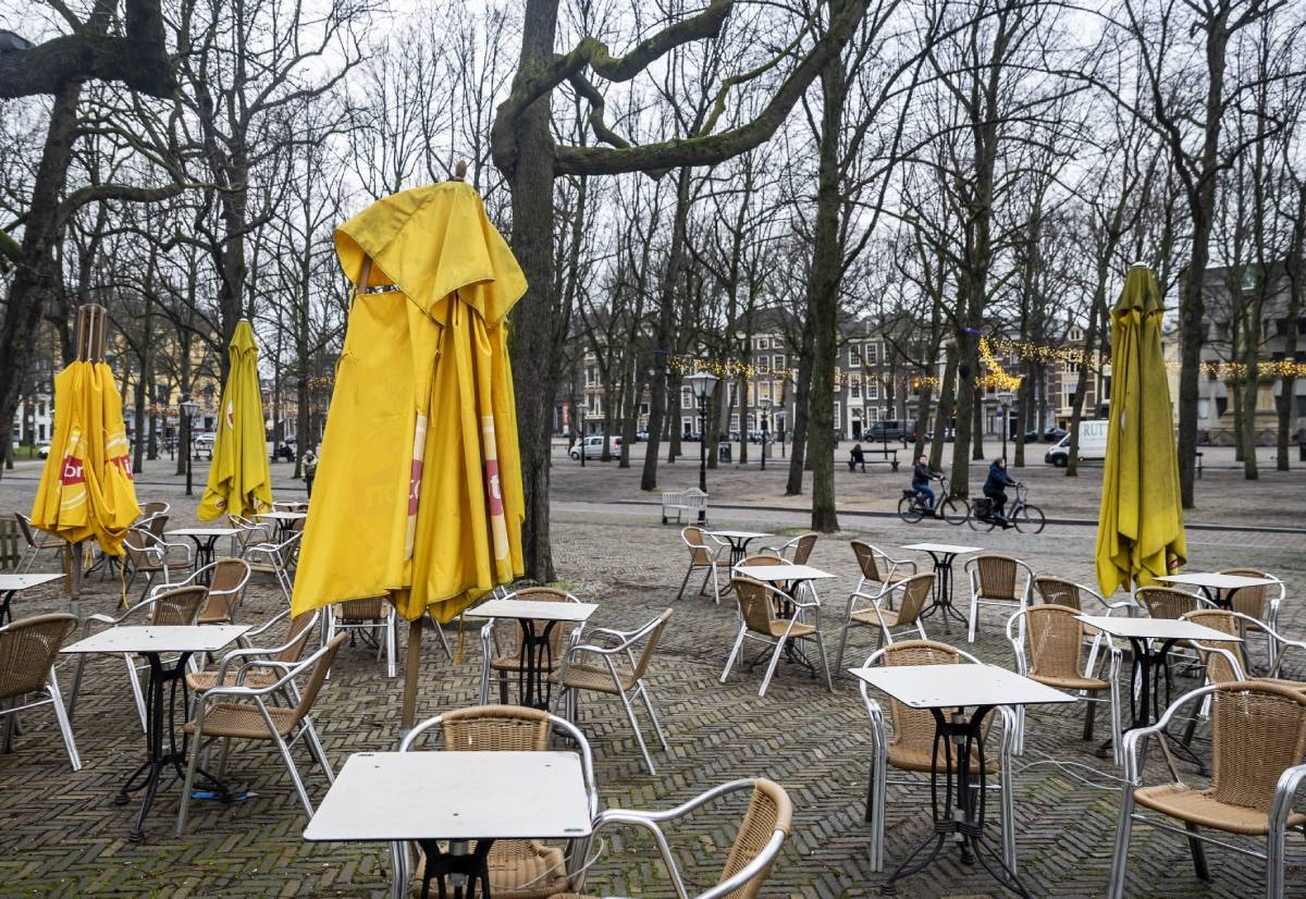 Een gesloten terras in het centrum van Den Haag. Foto: ANP Remko de Waal Een gesloten terras in het centrum van Den Haag. Foto: ANP Remko de Waal