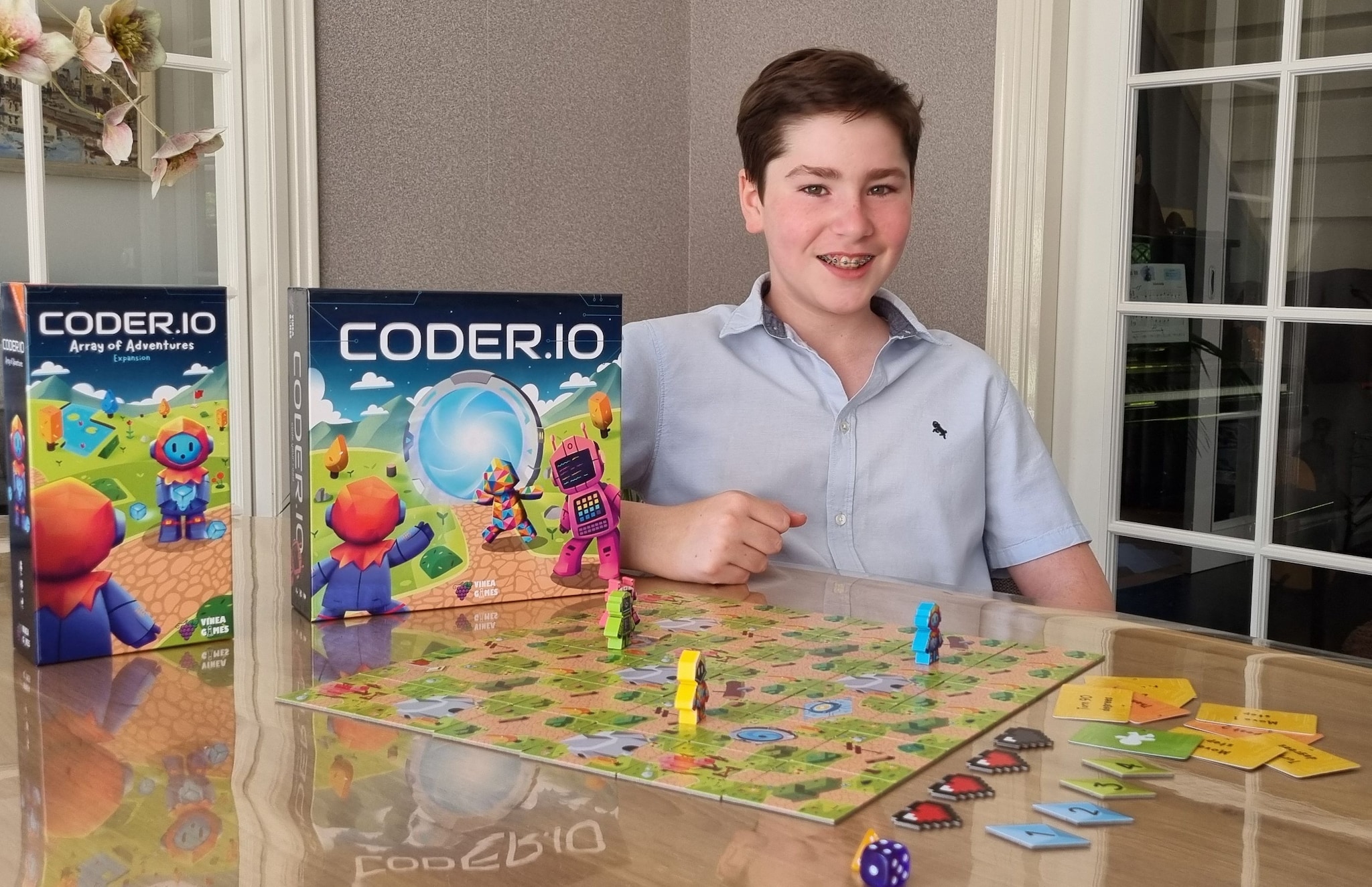 Edwin met zijn bordspel Edwin met zijn bordspel. Foto: CODER.IO