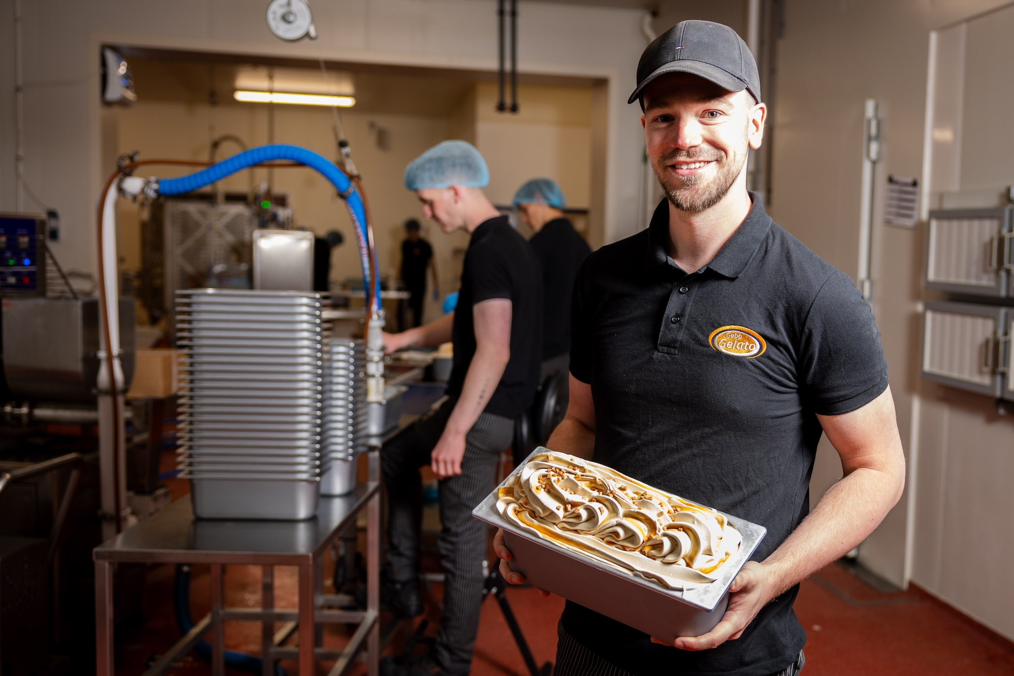 Met zo’n 600 ijssalons en menig restaurant(keten) als klant levert dit Oud-Beijerlandse familiebedrijf al drie generaties schepijs aan heel Nederland. Met zo’n 600 ijssalons en menig restaurant(keten) als klant levert dit Oud-Beijerlandse familiebedrijf al drie generaties schepijs aan heel Nederland. Foto: Jeffrey Groeneweg