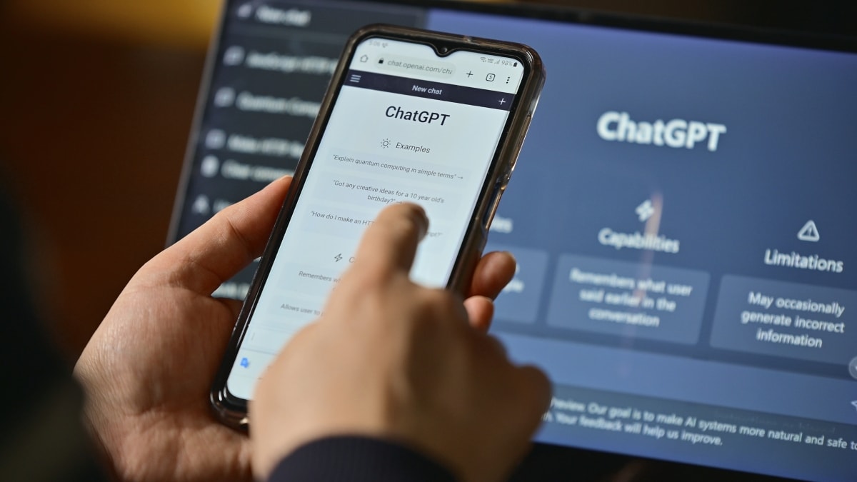 Het wordt steeds belangrijker om met jouw bedrijf of webshop zichtbaar te zijn in AI-tools als ChatGPT. Het wordt steeds belangrijker om met jouw bedrijf of webshop zichtbaar te zijn in AI-tools als ChatGPT. Foto: Shutterstock