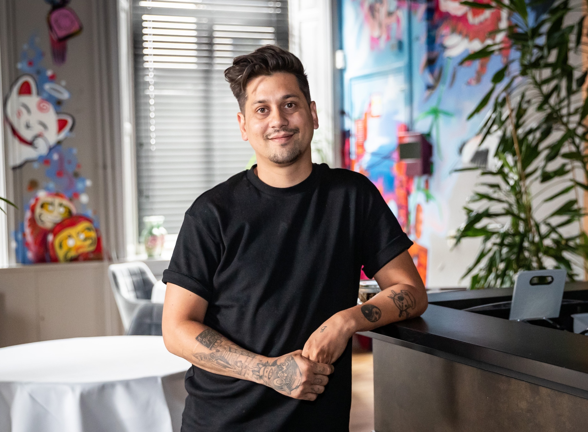 Topkok Jermain de Rozario in zijn restaurant in Helmond. Foto: Charlotte Verhagen / DCI Media Topkok Jermain de Rozario in zijn restaurant in Helmond. Foto: Charlotte Verhagen / DCI Media