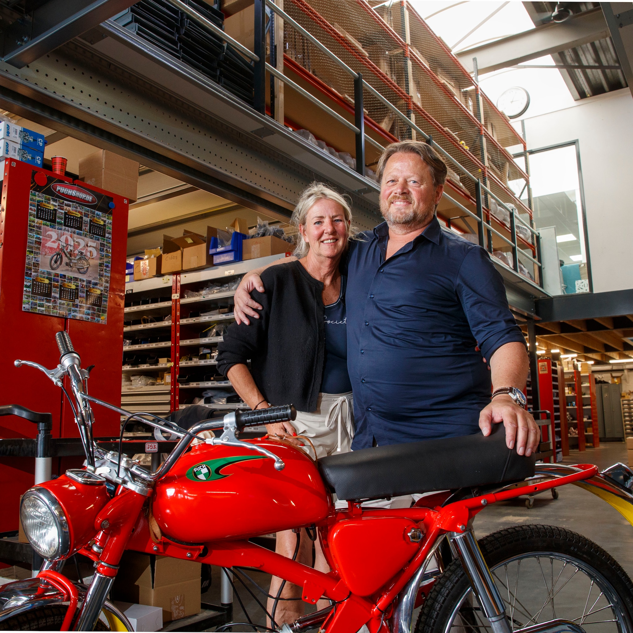 van stellingkast tot megawebshop hoe anneke en sjoerd de brommerwereld veroveren