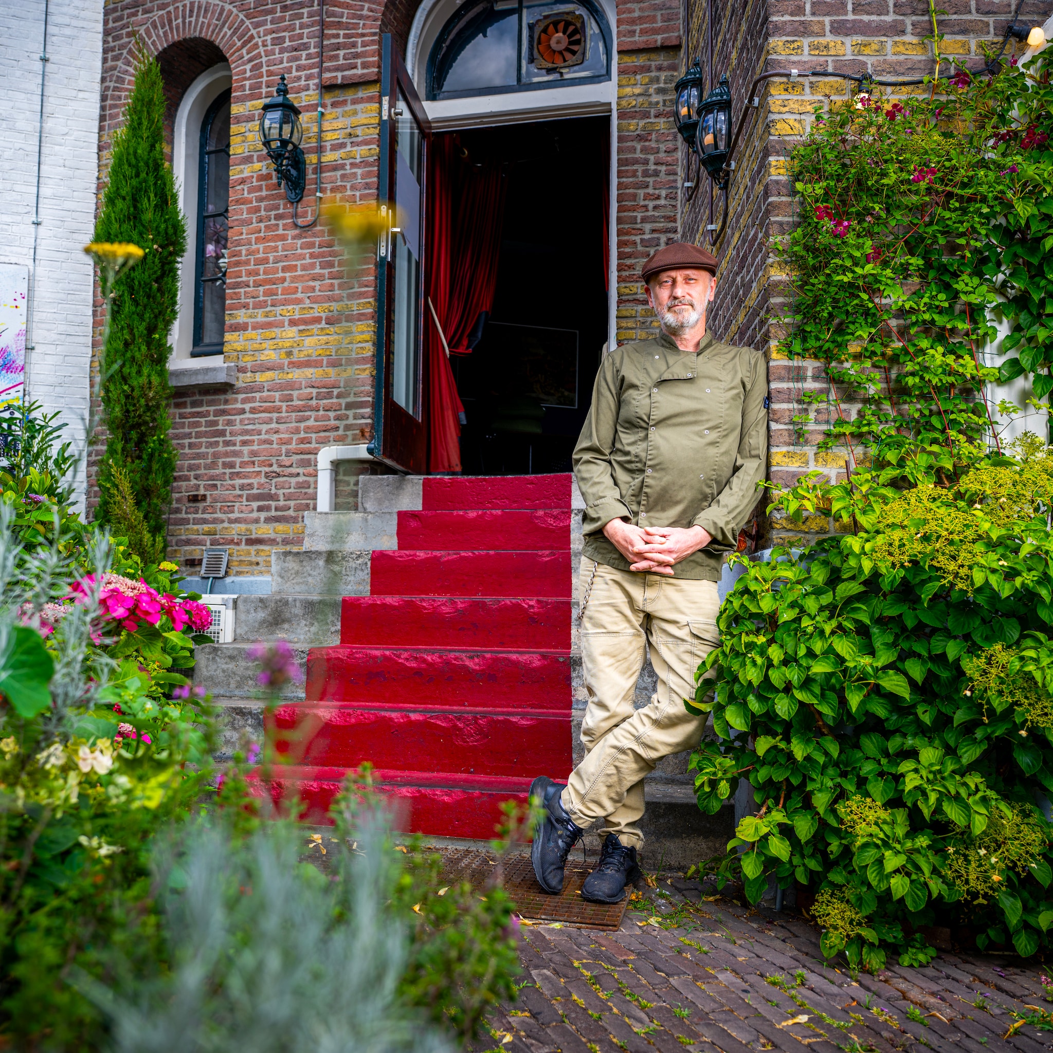 bijzonder restaurant met personeel staat te koop maar niet iedereen mag het overnemen
