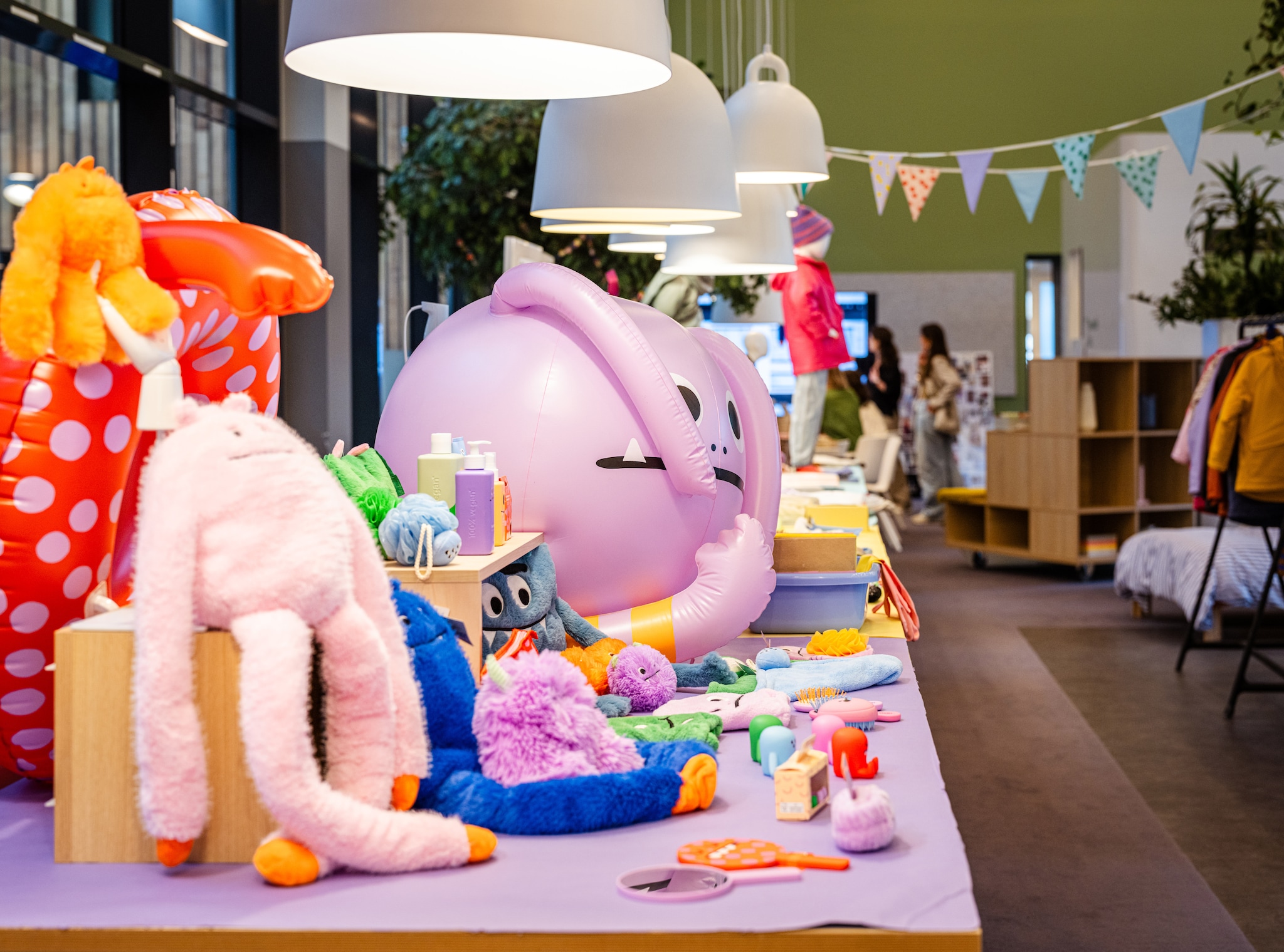 Afdeling productontwikkeling van Hema. Marlies Wessels