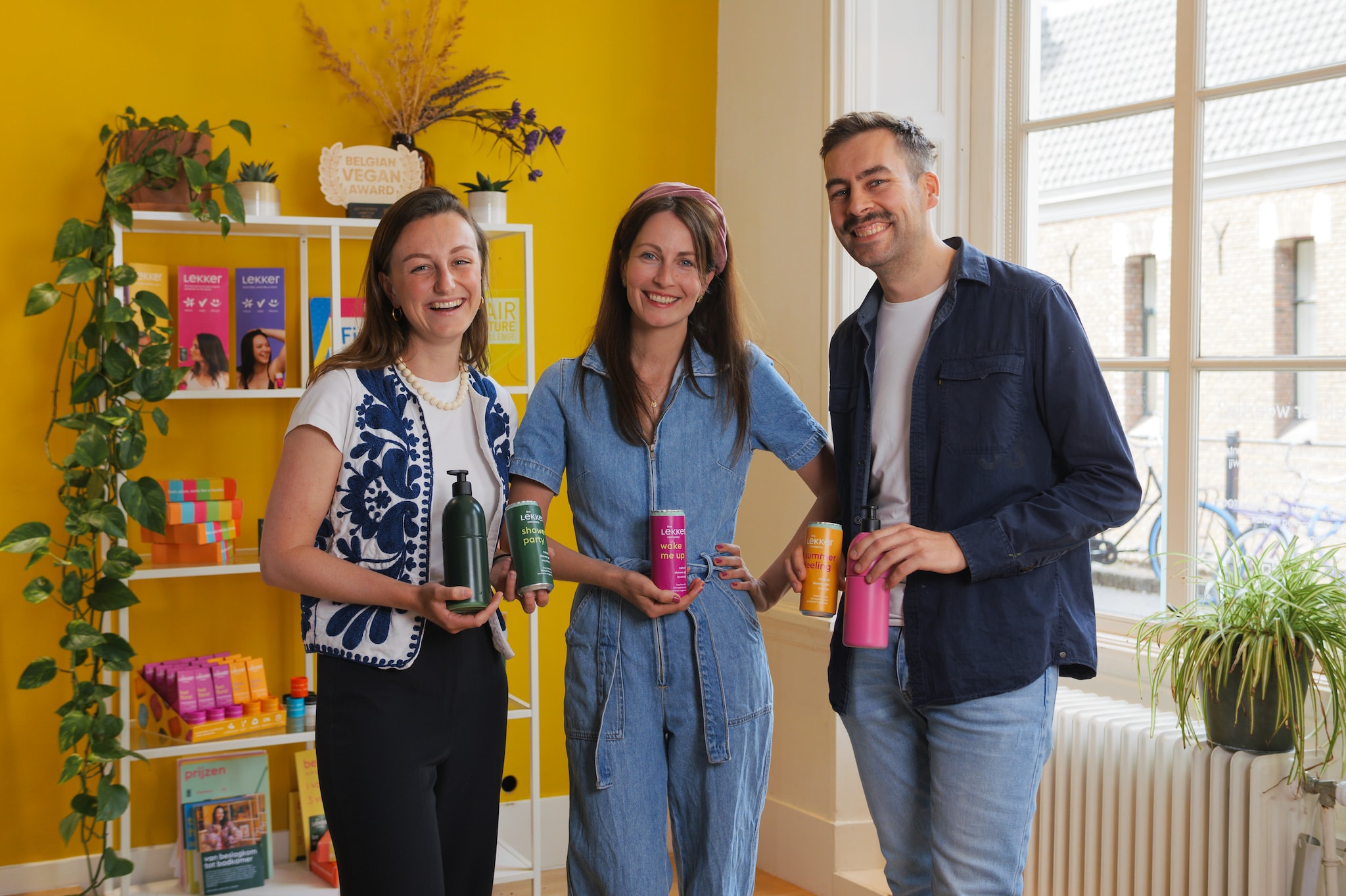 Dewi van de Waeter te midden van Iris van’t Klooster en Daan Timmers Dewi van de Waeter te midden van Iris van’t Klooster en Daan Timmers. Foto: Zestien Negen