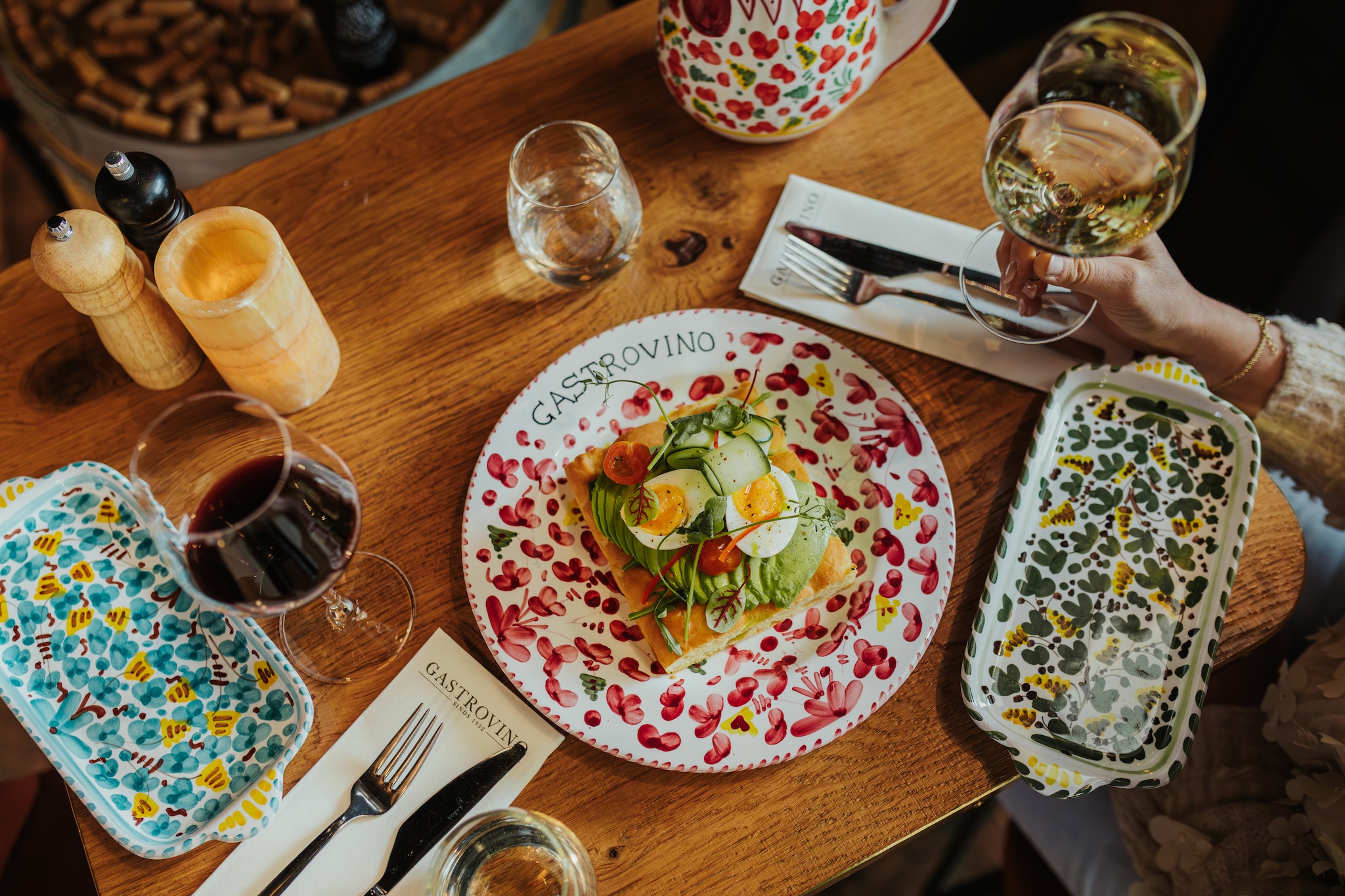 Ter illustratie: het servies van Gastrovino op tafel.  Ter illustratie: het servies van Gastrovino op tafel. Foto: Studios Flair/Sanne van der Putten