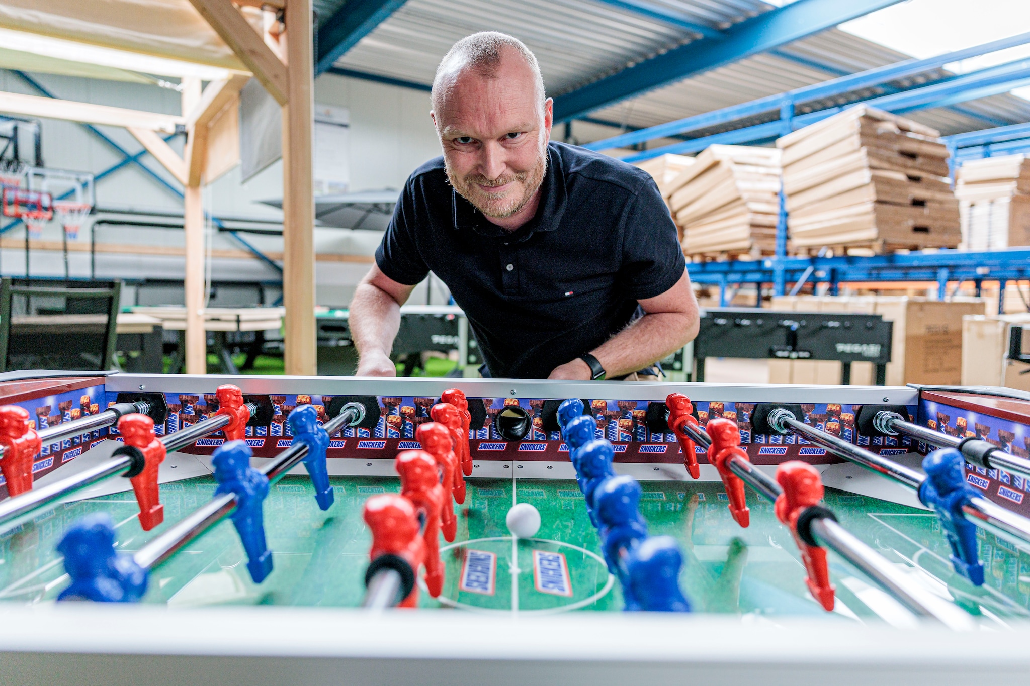 Het topmodel kost 2900 euro, is hufterproof en is daarom vooral bij scholen en verenigingen populair. Foto: Emiel Muijderman Het topmodel kost 2900 euro, is hufterproof en is daarom vooral bij scholen en verenigingen populair. Foto: Emiel Muijderman
