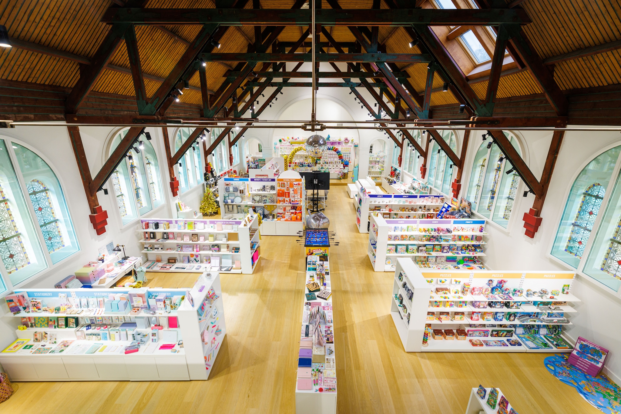 Eén van de twee verdiepingen showroom in rijksmonument Het Patronaat.  Eén van de twee verdiepingen showroom in rijksmonument Het Patronaat. Jules van Iperen/Pix4Profs