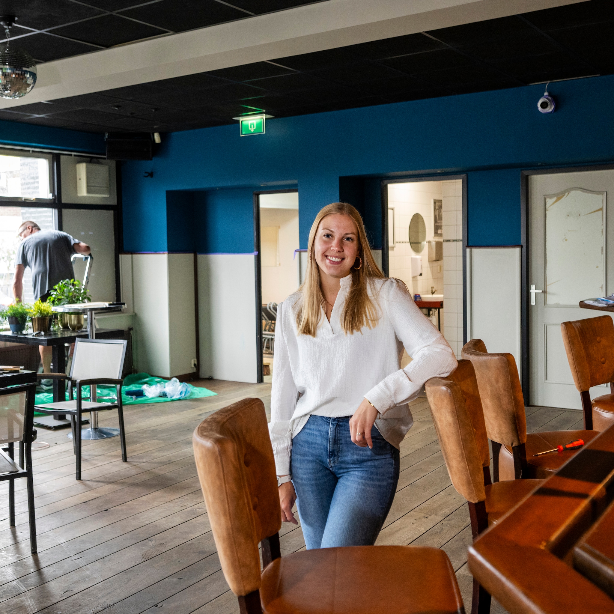 21 is joyce pas maar nu al opent ze haar eigen cafe dit is mijn droom en die ga ik najagen