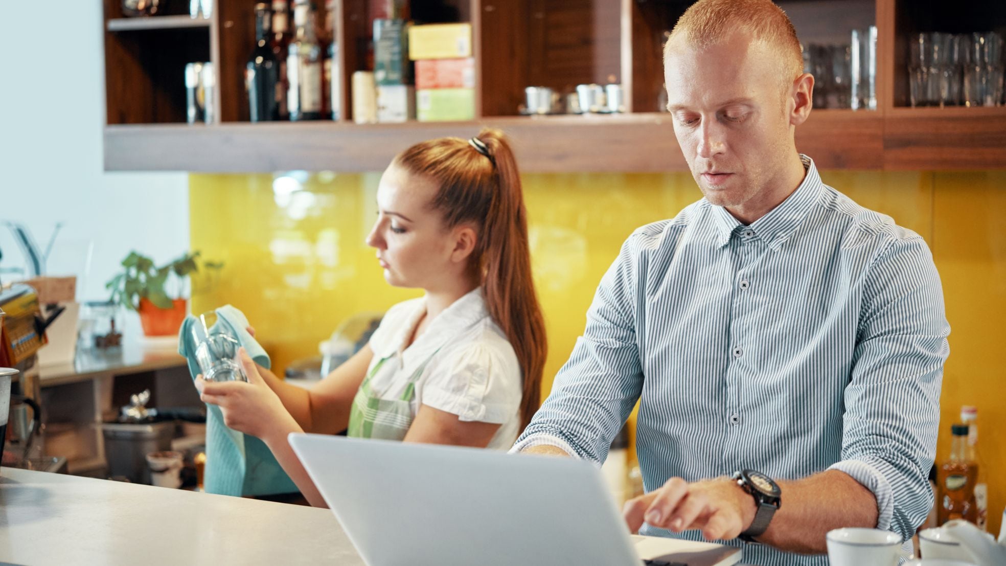 Ook in de horeca rijzen de kosten de pan uit. Ook in de horeca rijzen de kosten de pan uit. Foto: Shutterstock