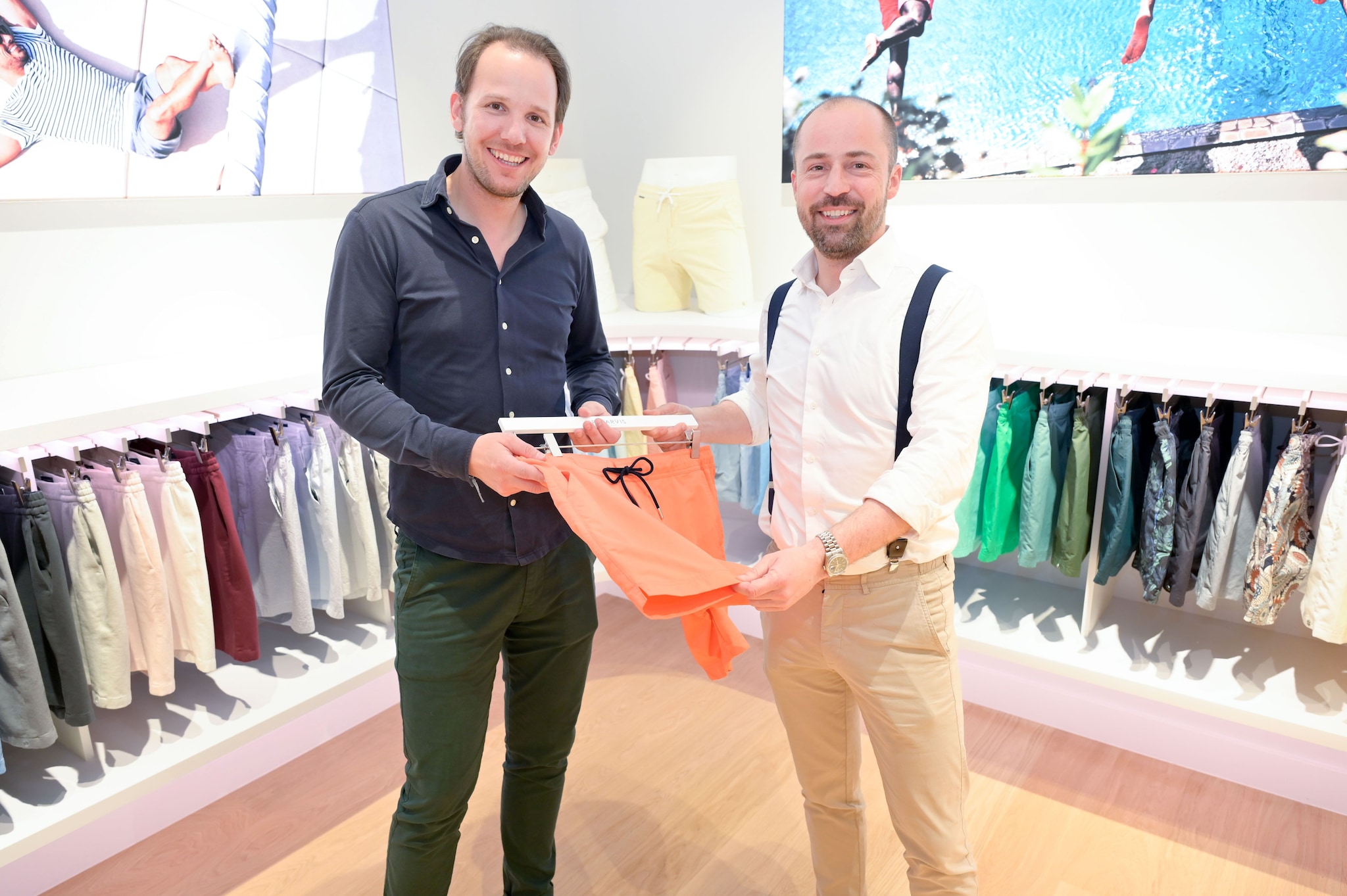 Eigenaren David Sipkens en Steven Vrendenbarg bij de opening van de winkel in Antwerpen enkele jaren geleden. Eigenaren David Sipkens en Steven Vrendenbarg bij de opening van de winkel in Antwerpen enkele jaren geleden. Foto: ID/Patrick De Roo/AD.