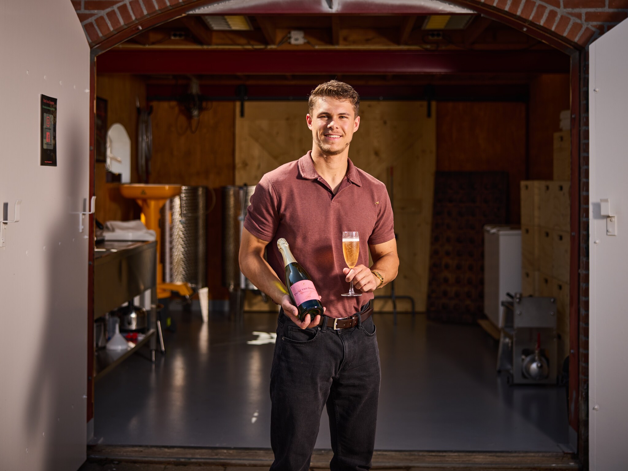 piepjonge wijnboer tim 19 heeft hit met rabarberchampagne voorraad na week uitverkocht