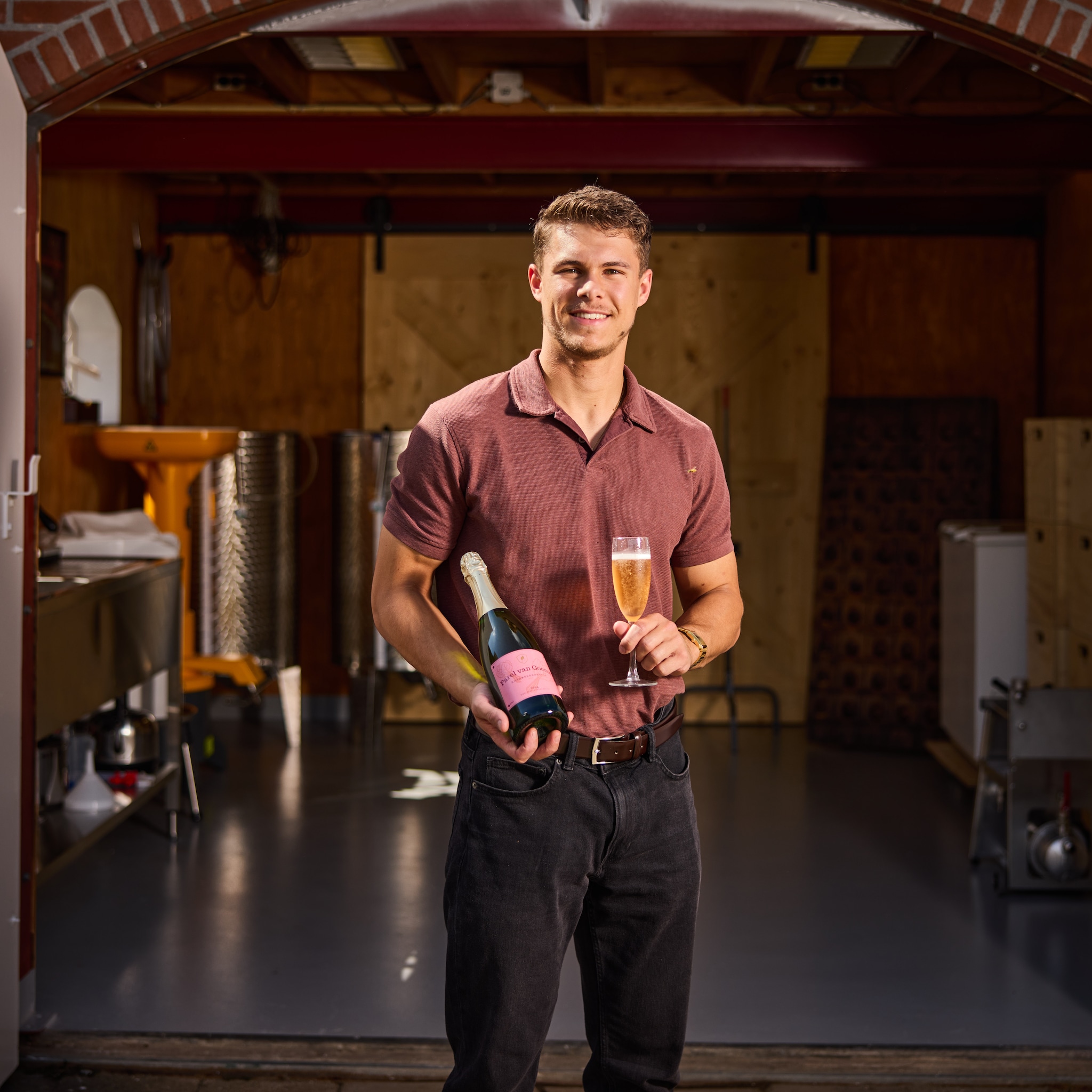 piepjonge wijnboer tim 19 heeft hit met rabarberchampagne voorraad na week uitverkocht