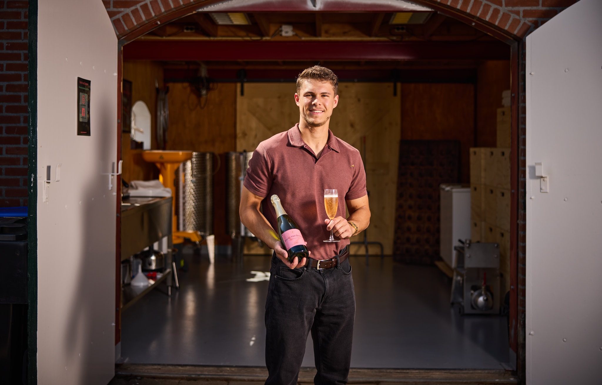 Tim Breederland in de productielocatie van zijn champagnebedrijf. Tim Breederland in de productielocatie van zijn champagnebedrijf. Foto: Jan de Groen