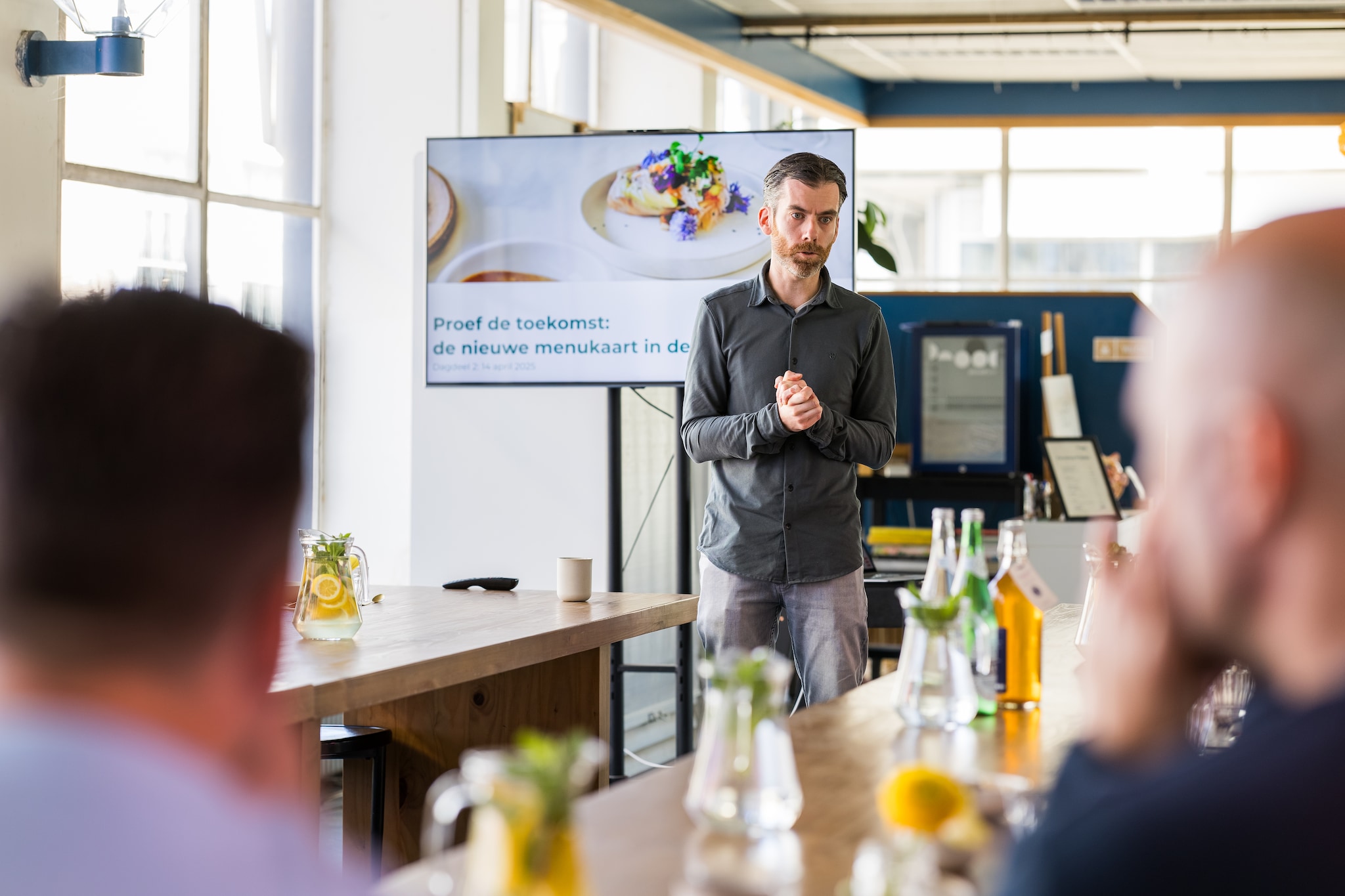 Mats Frijters van de gemeente tijdens een sessie van de workshop Proef de Toekomst bij Phood Kitchen. Mats Frijters van de gemeente tijdens een sessie van de workshop Proef de Toekomst bij Phood Kitchen. Foto: Twycer