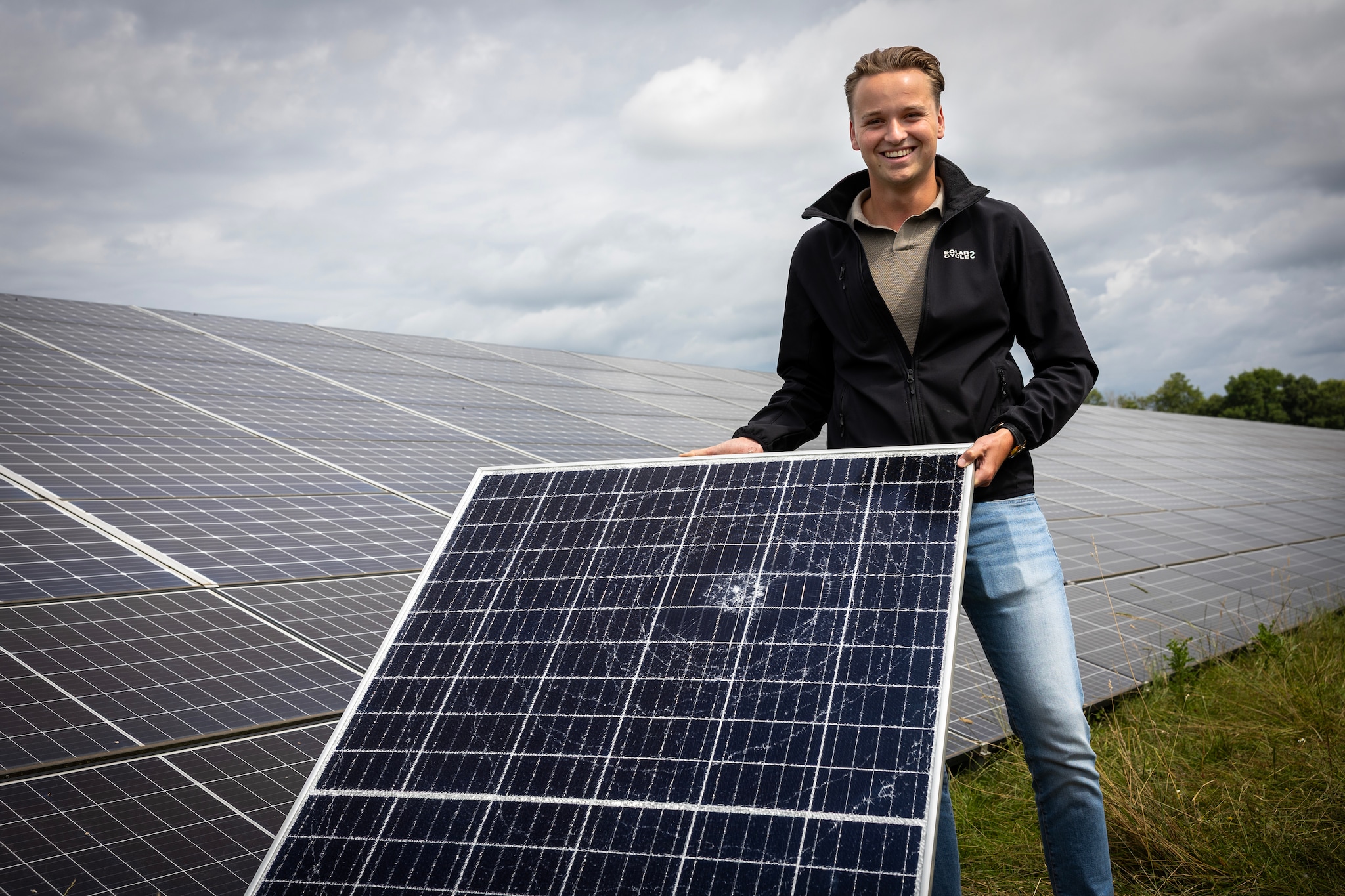 Gijs Ten Brinke heeft een bijzondere startup. Zijn bedrijf Solar2Cycle recyclet kapotte zonnepanelen. Foto: Vincent Jannink Gijs Ten Brinke heeft een bijzondere startup. Zijn bedrijf Solar2Cycle recyclet kapotte zonnepanelen. Foto: Vincent Jannink