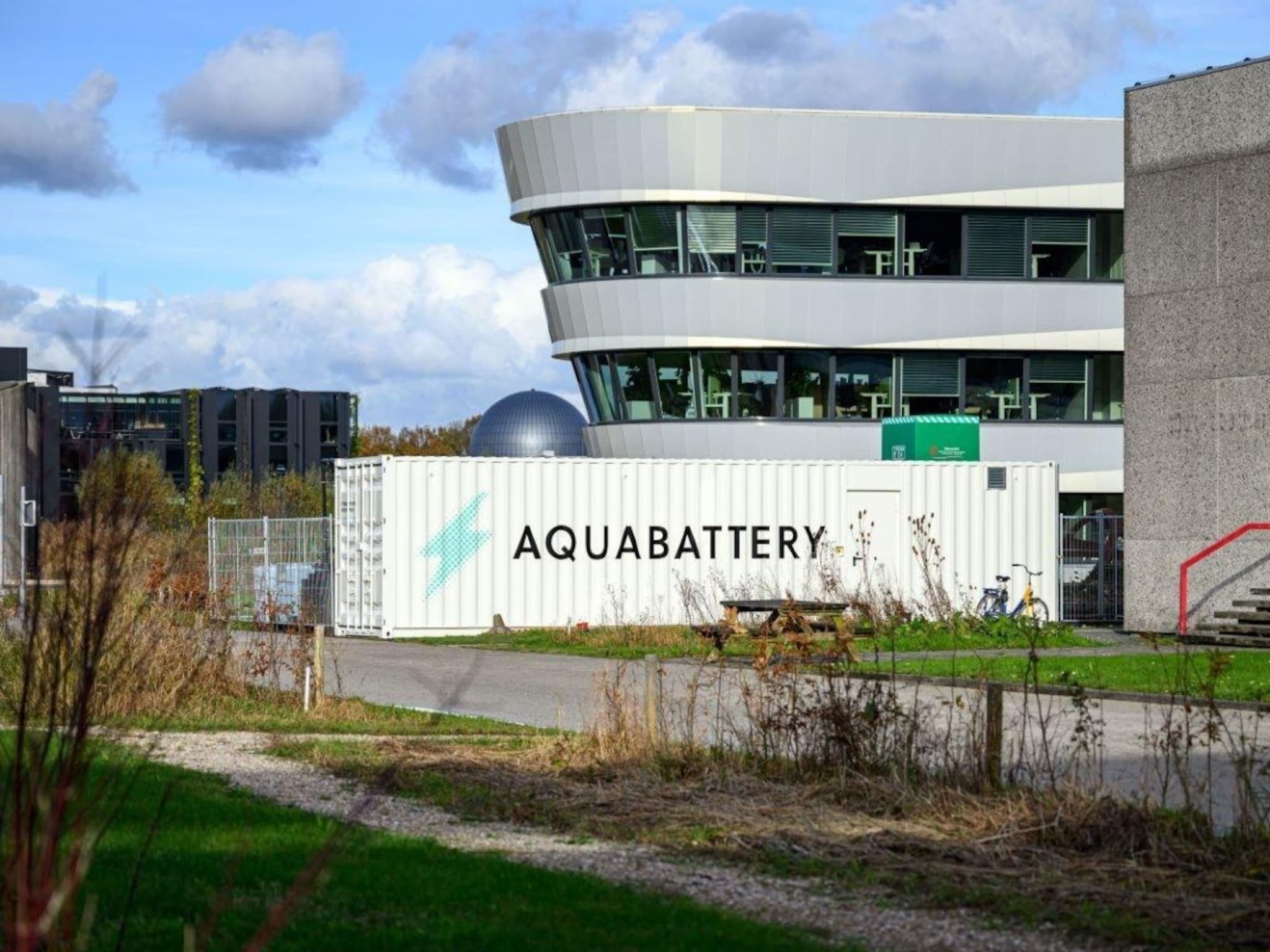 overvol stroomnet netcongestie verduurzaming batterijen aquabattery delft