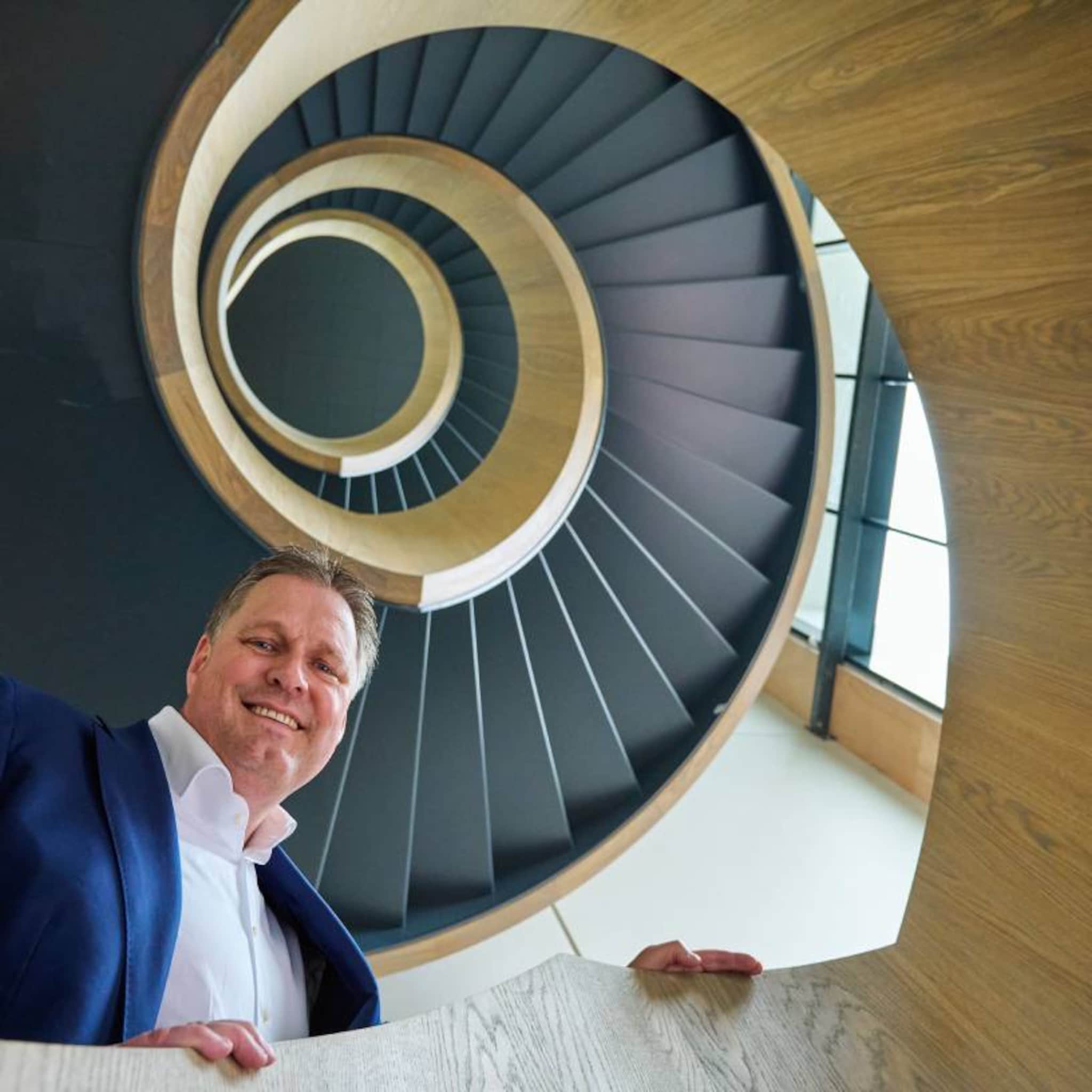 willy naessens rob van opzeeland bouwbedrijf prefab kivits logistics group