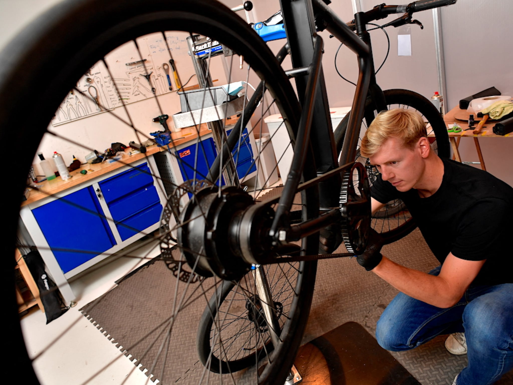 is cowboy de volgende e bikedroom die onderuitgaat de problemen in de fietsenmarkt etteren door