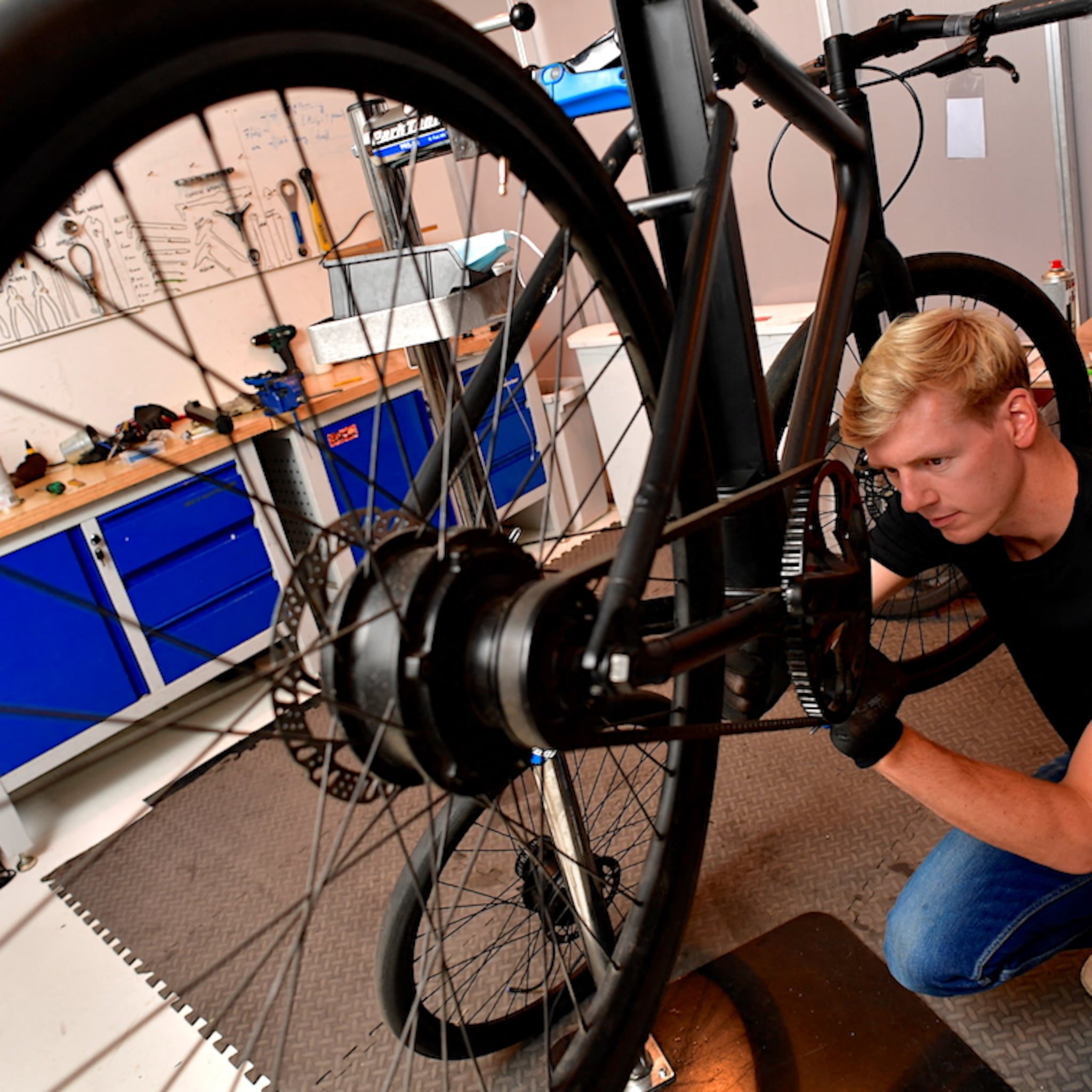 is cowboy de volgende e bikedroom die onderuitgaat de problemen in de fietsenmarkt etteren door