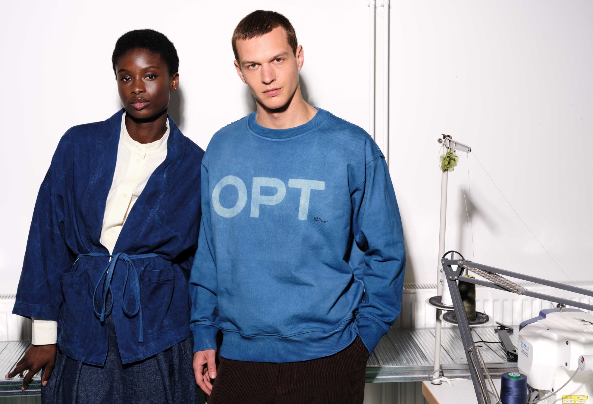 Modellen in kleding van New Optimist. Modellen in kleding van New Optimist. Foto: Roua Atelier