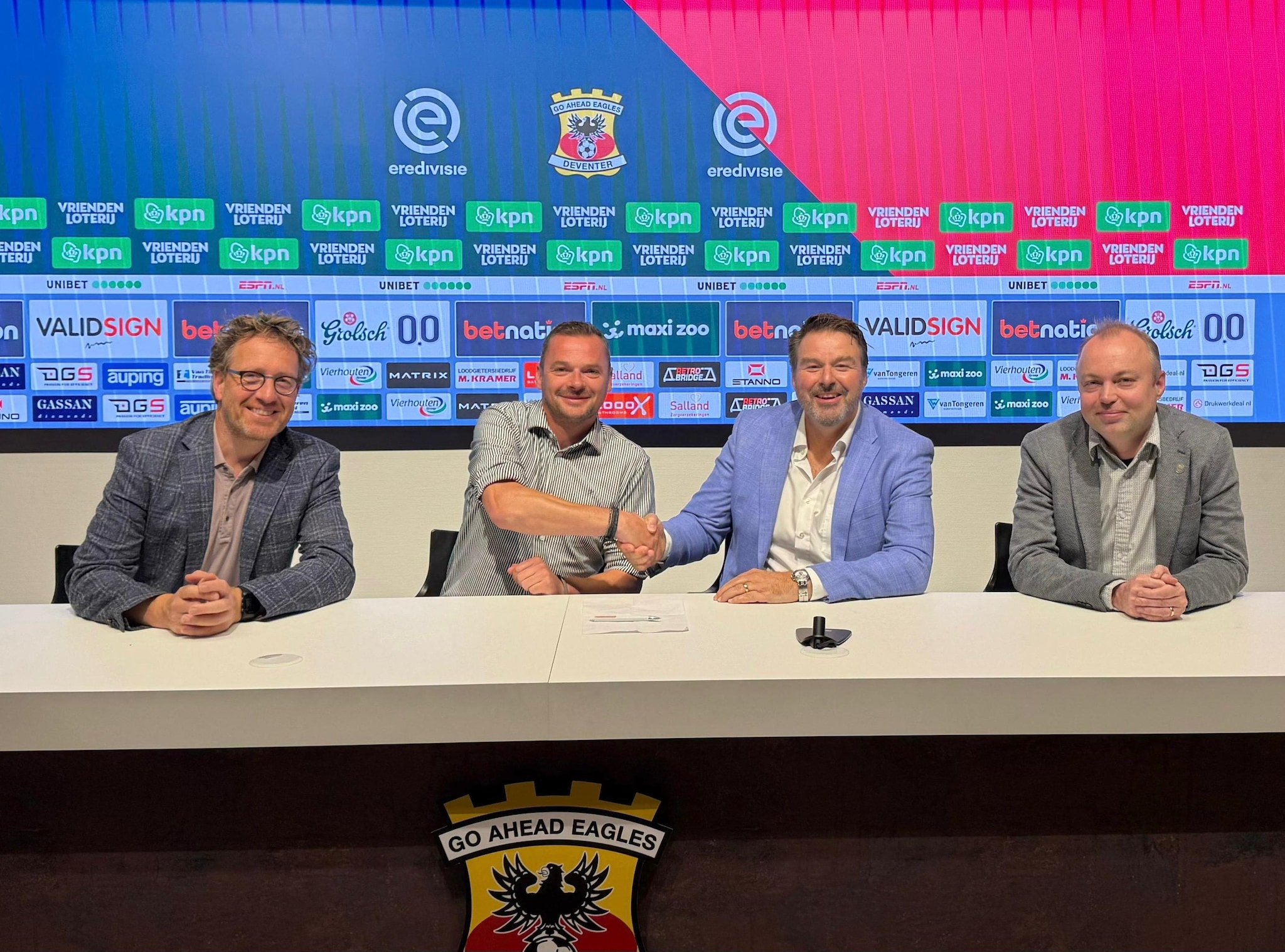 John Keunen, derde van links. John Keunen, derde van links. Foto: Groupcard